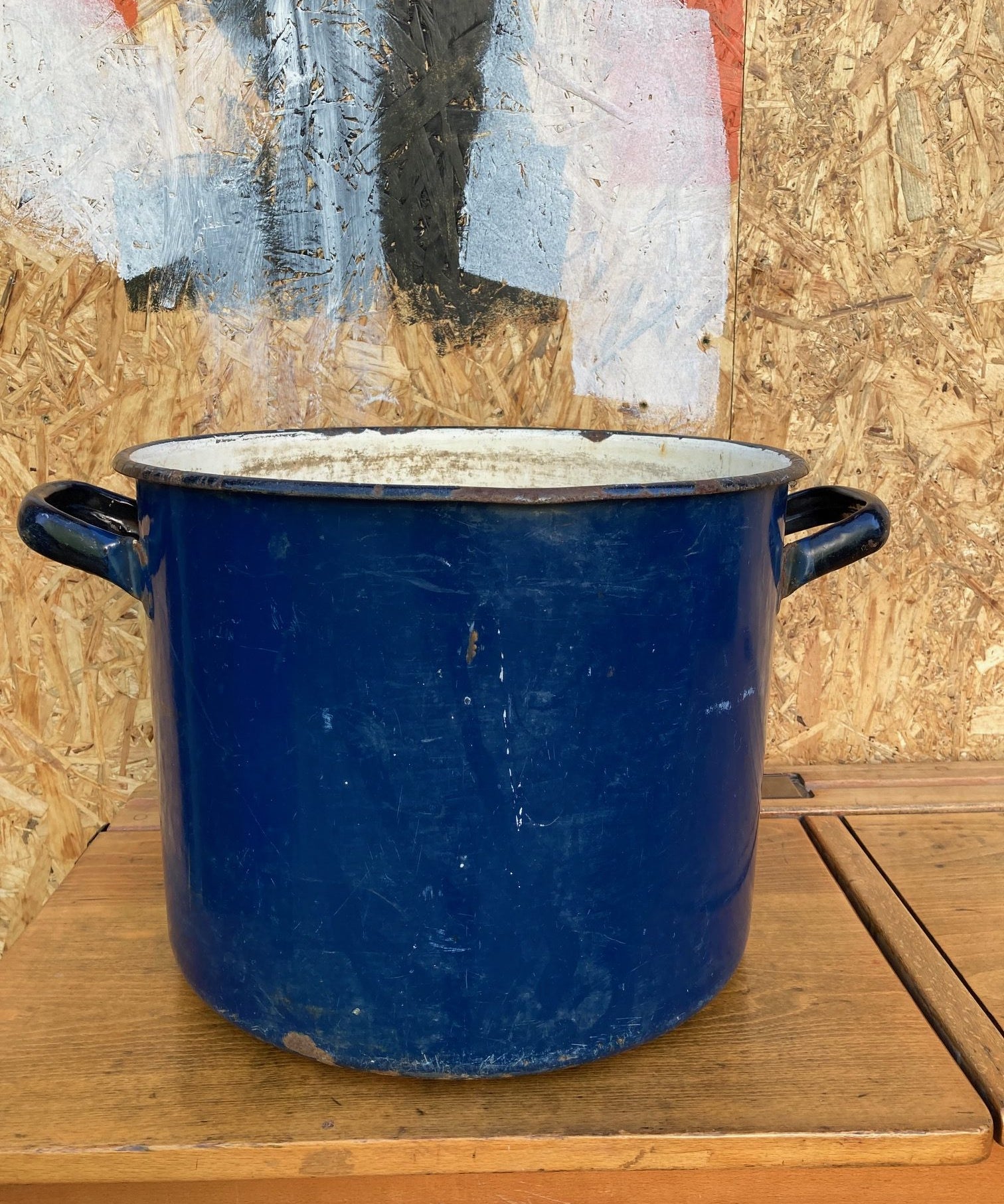 large-blue-round-enamel-maggie-1