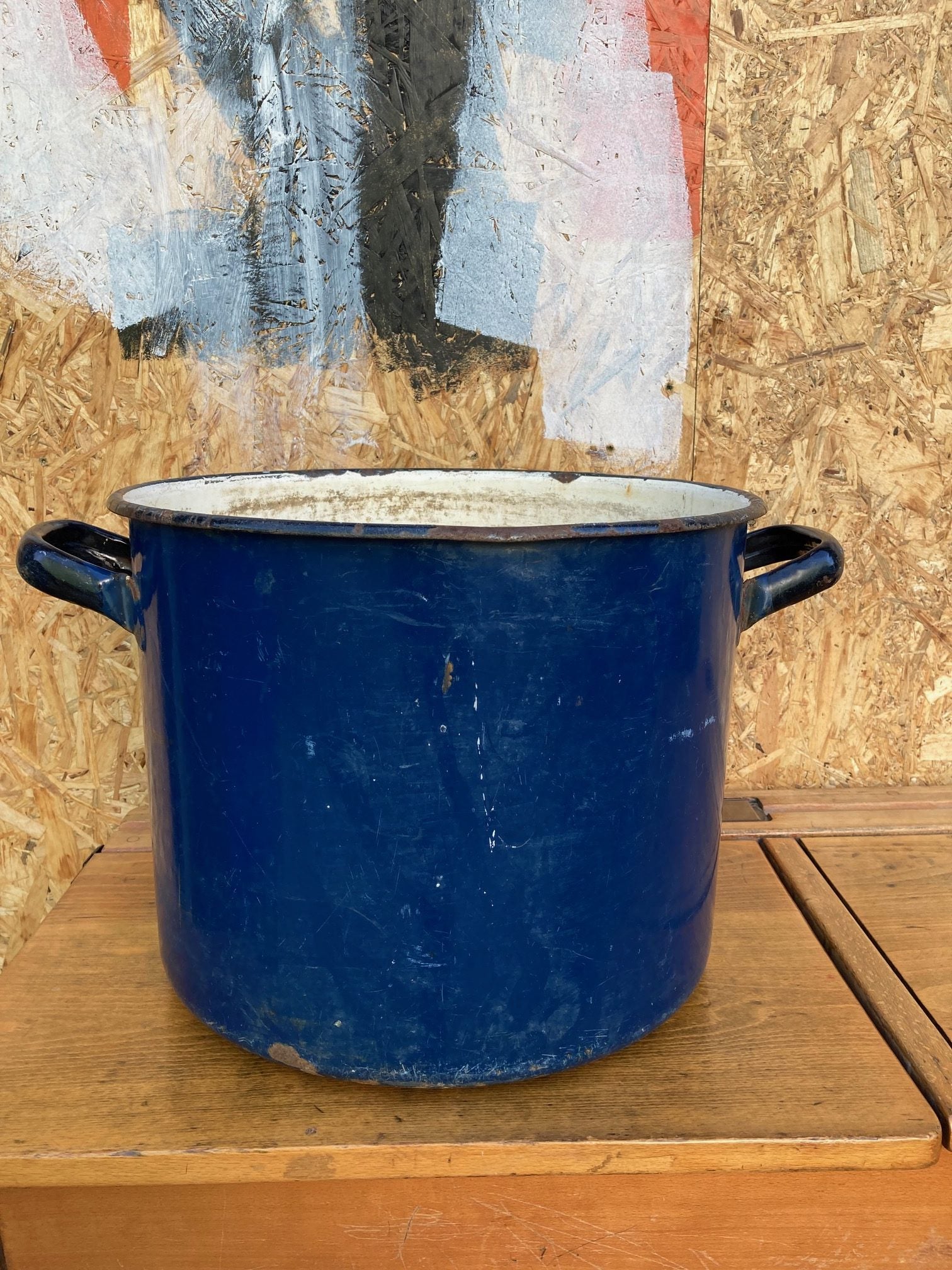large-blue-round-enamel-maggie-1