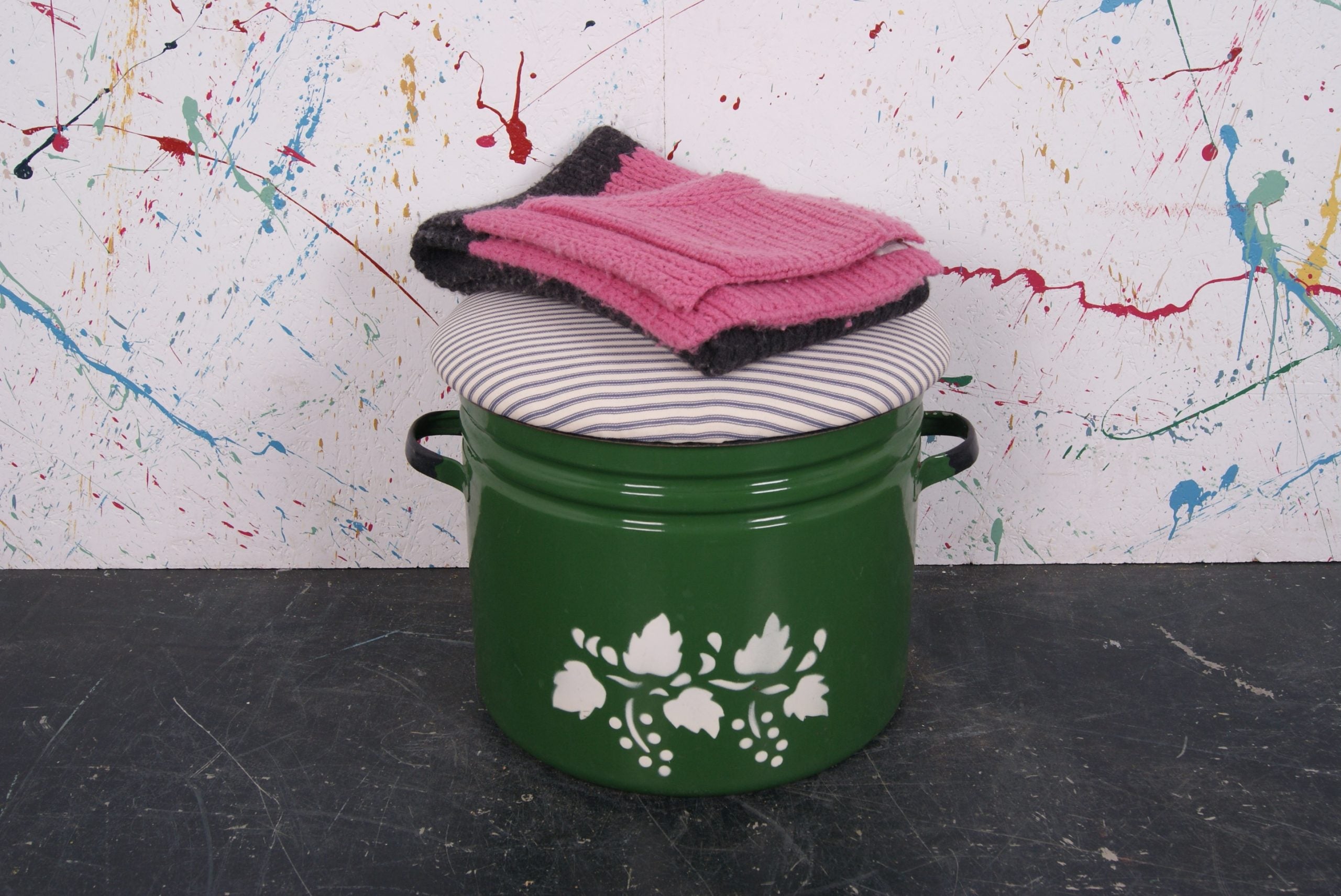 large-green-round-maggie-24