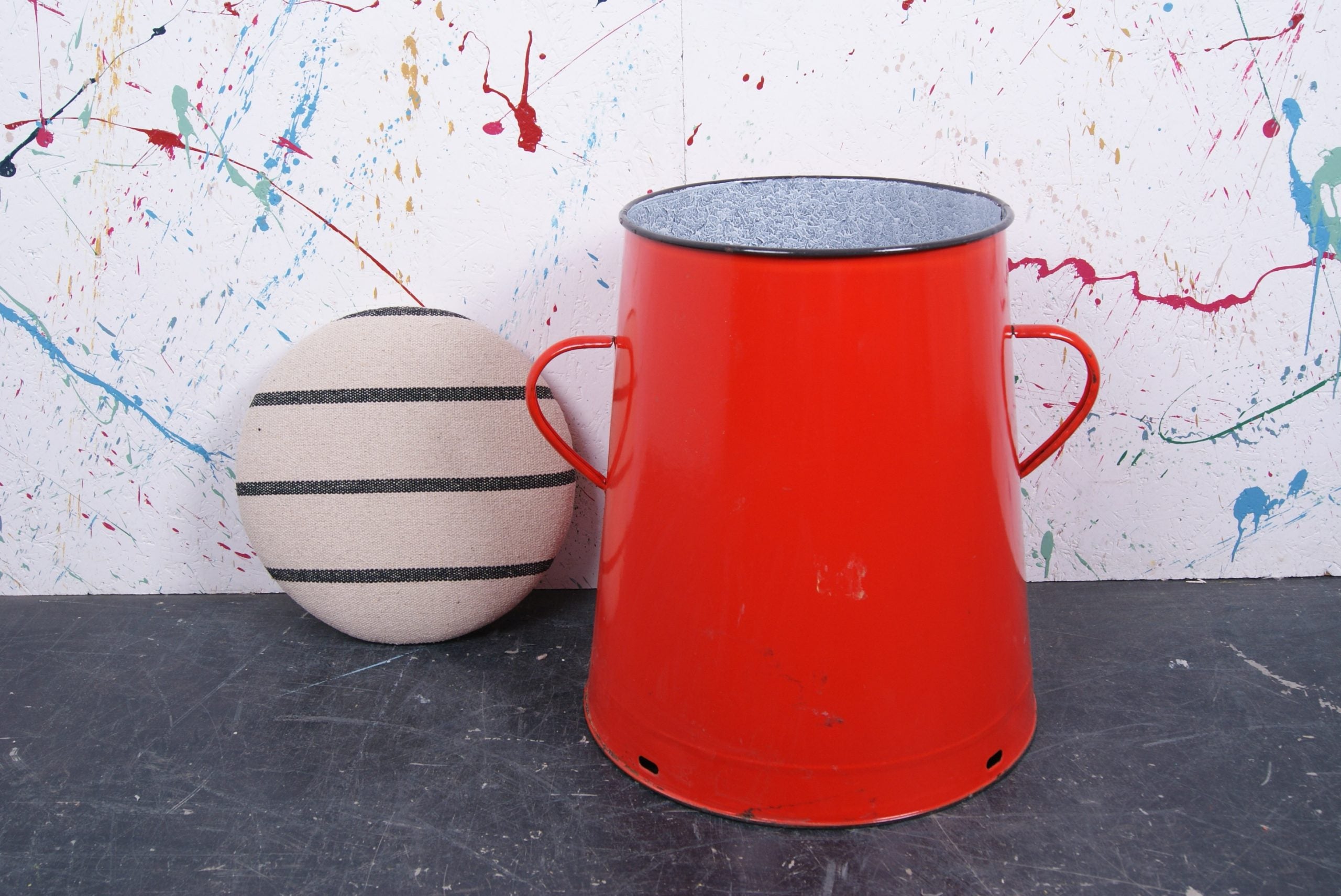 large-red-maggie-charcoal-2