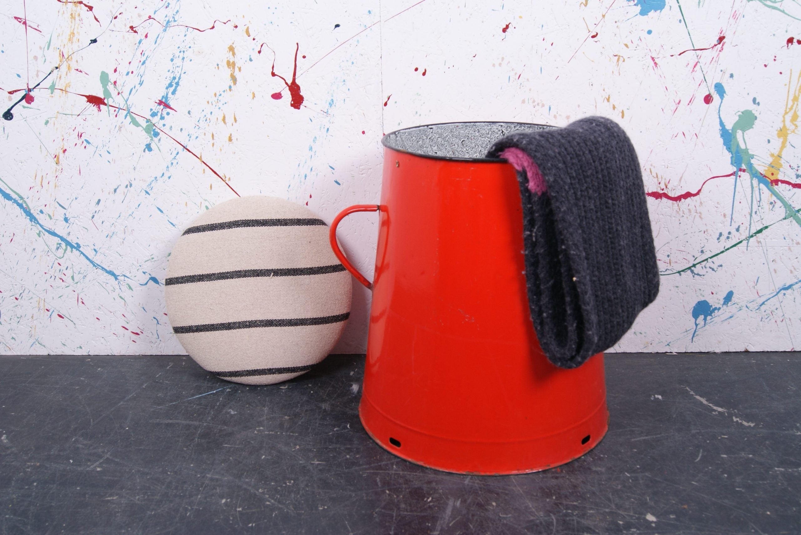 large-red-maggie-charcoal-5