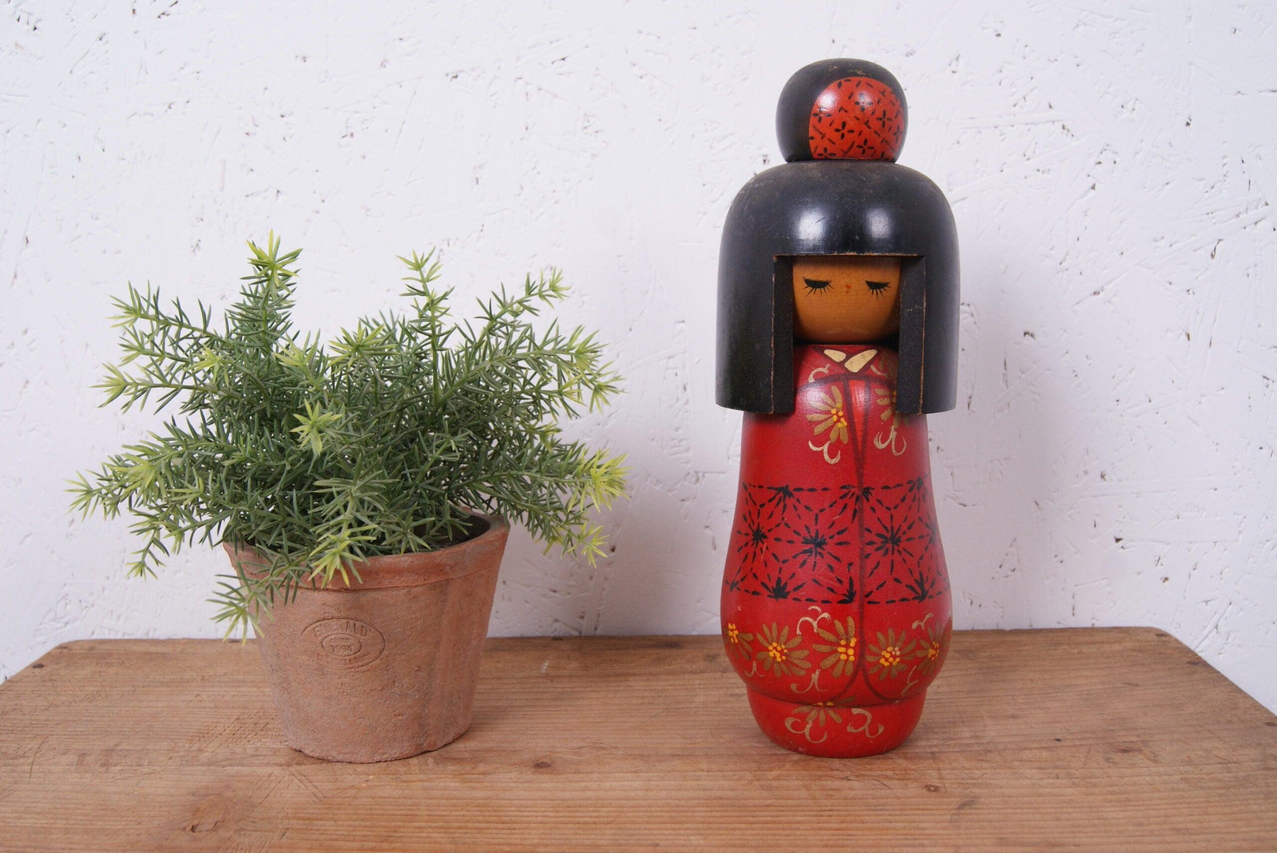 large-red-sosaku-kokeshi-doll-2