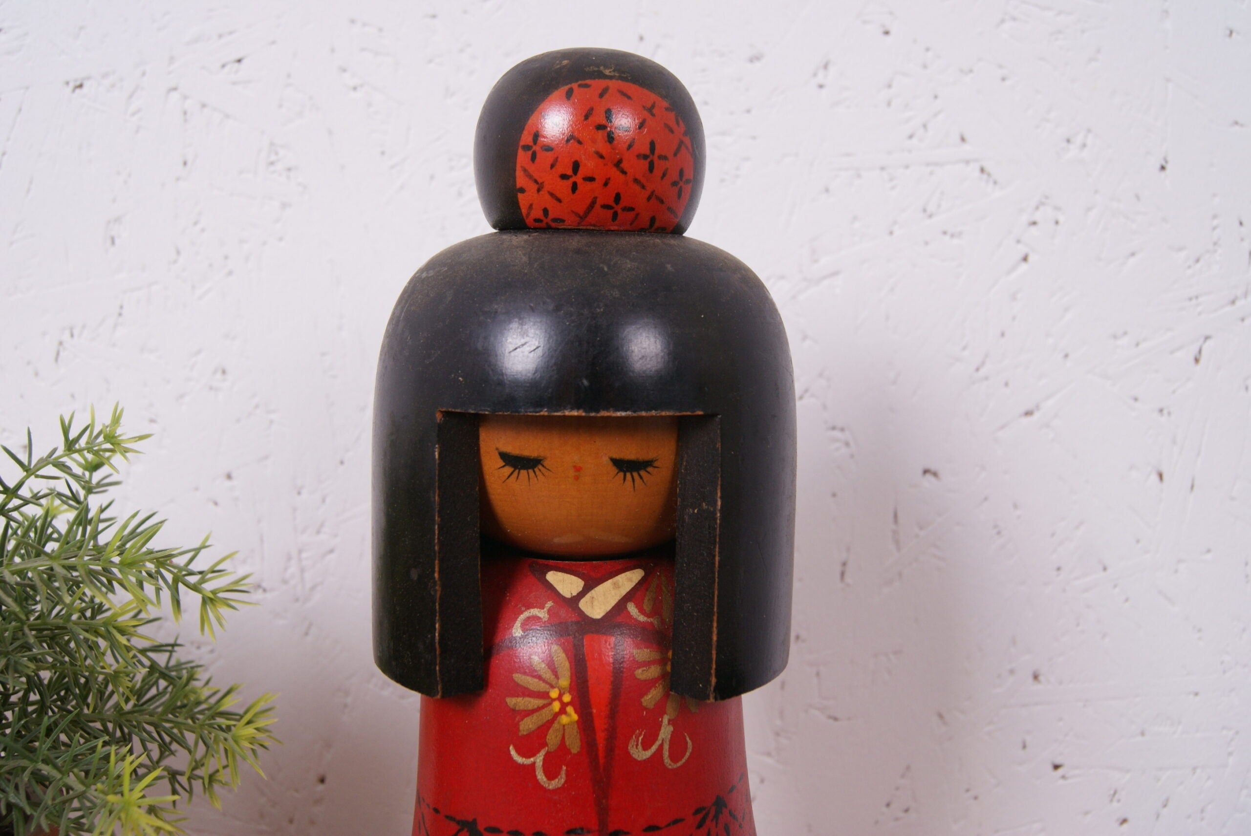 large-red-sosaku-kokeshi-doll-3