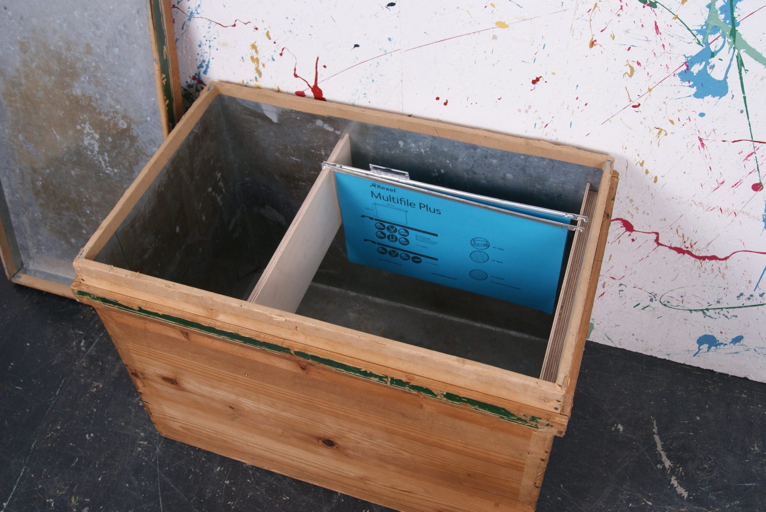 large-tea-crate-hanging-rails-3
