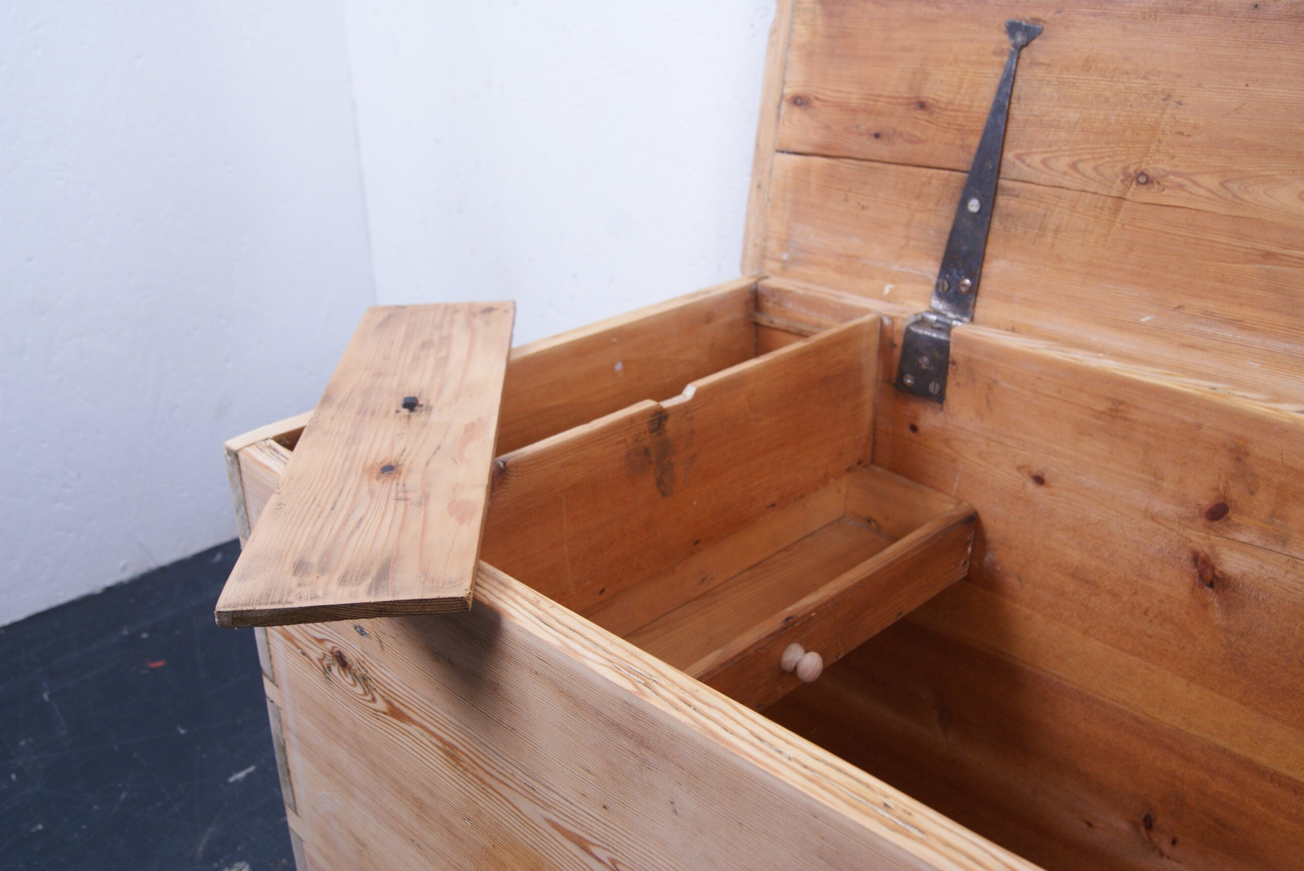 large-wooden-chest-3