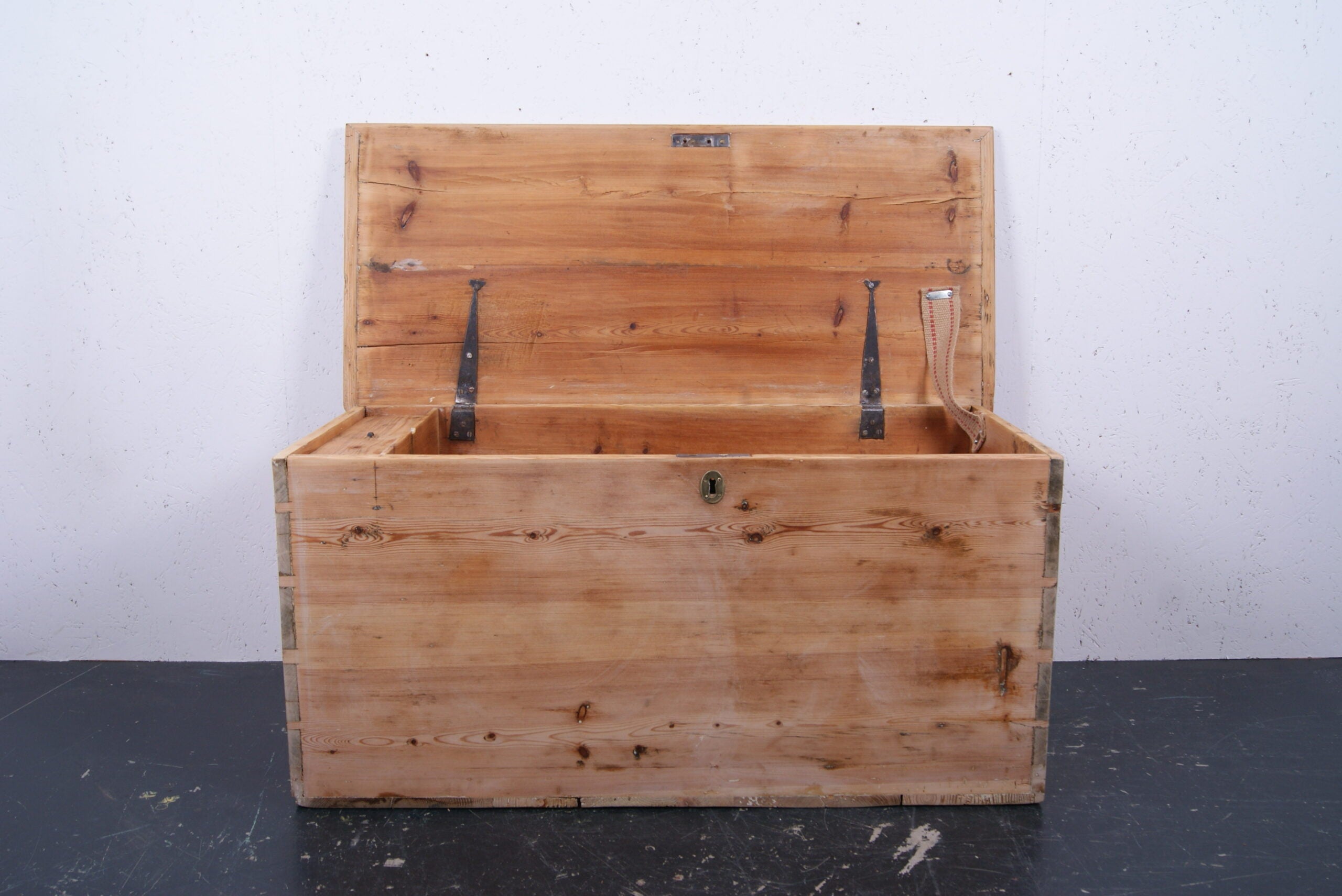 large-wooden-chest-4
