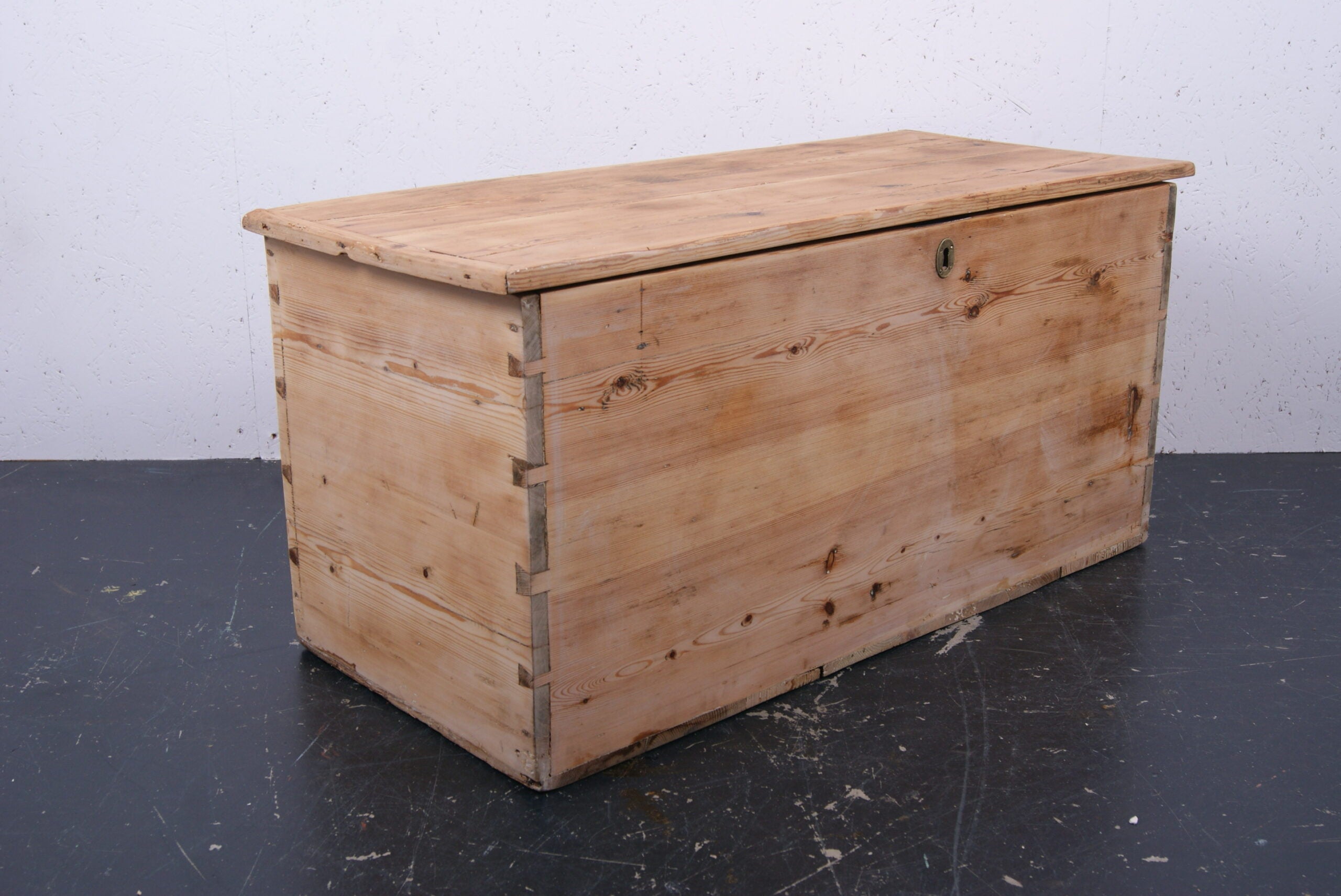 large-wooden-chest-5