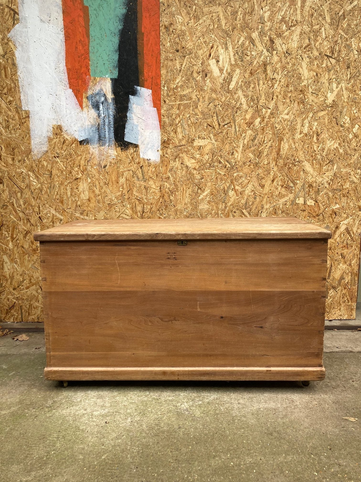 large-wooden-trunk-1