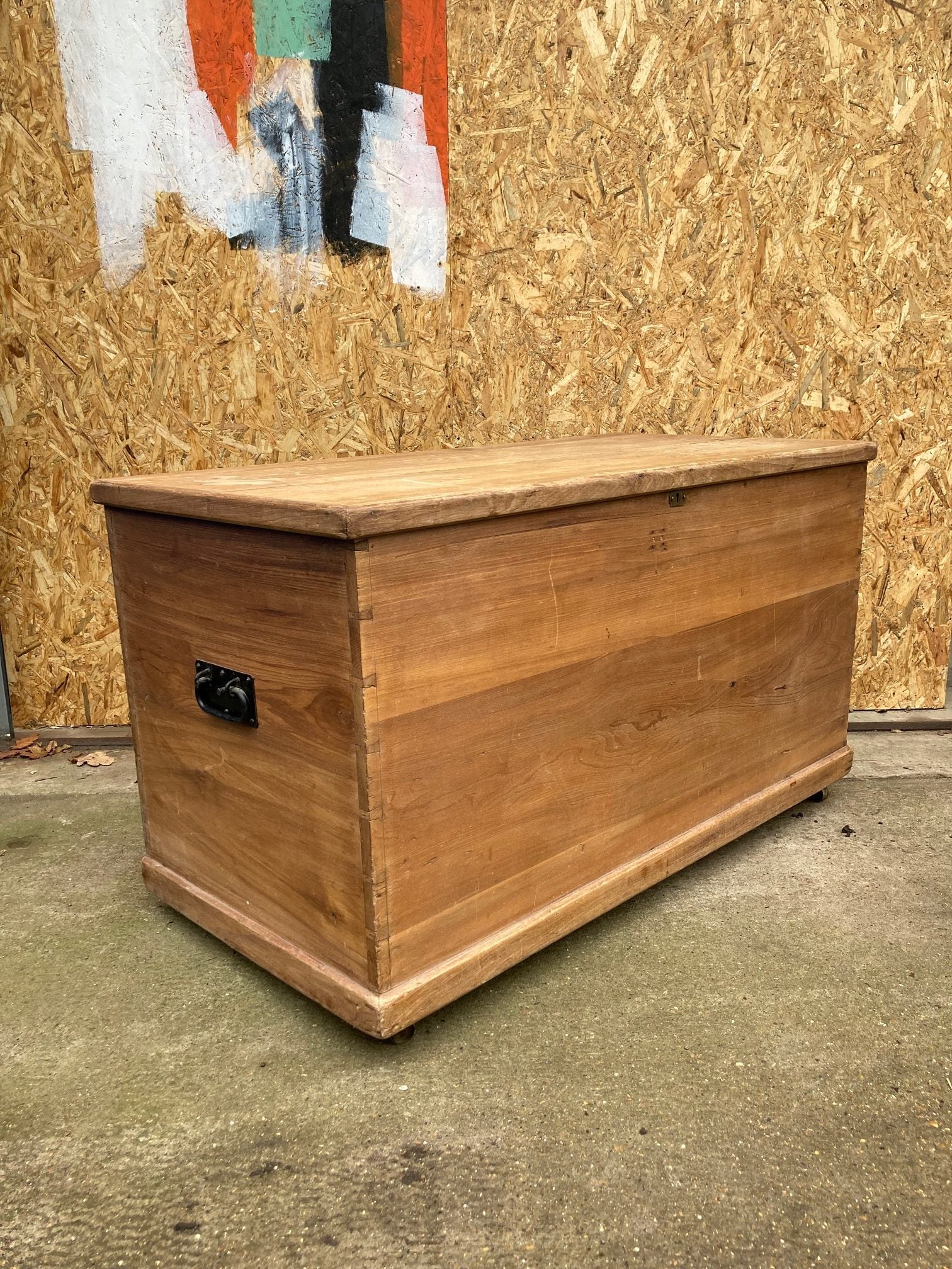 large-wooden-trunk-4
