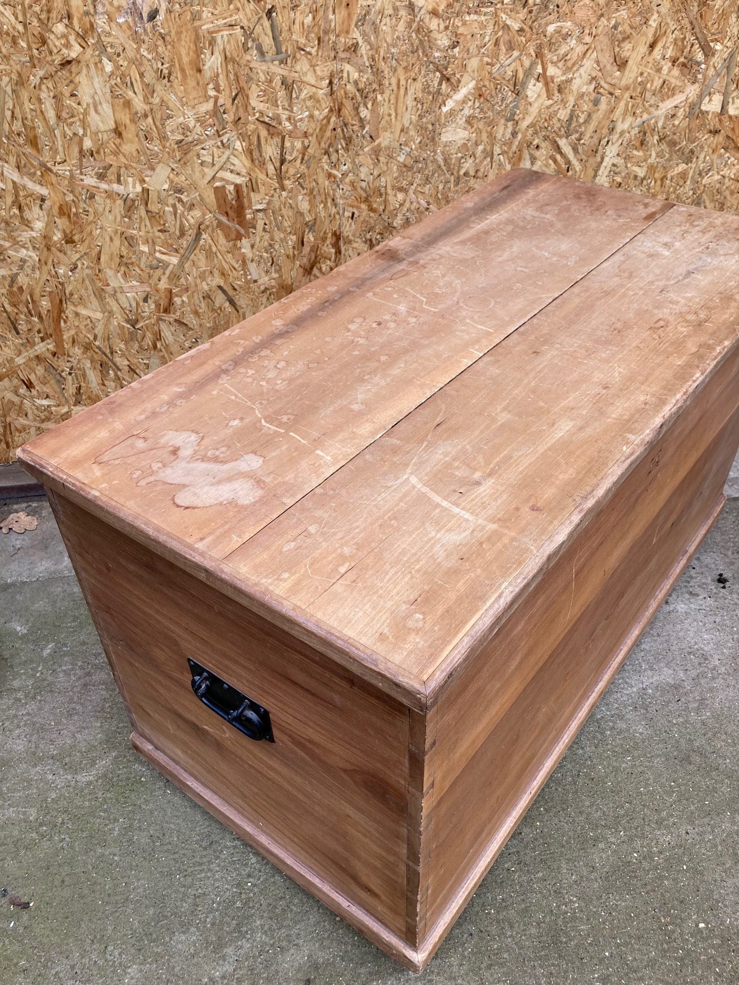 large-wooden-trunk-6
