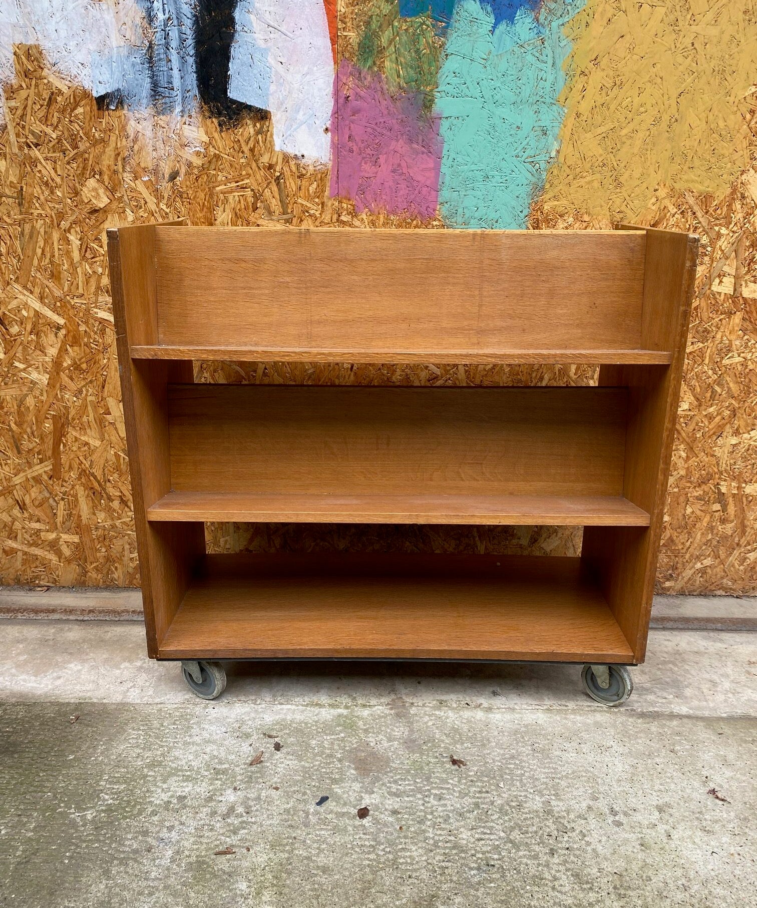 library-trolley-1
