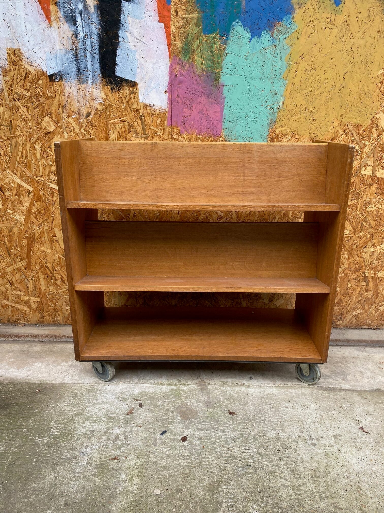 library-trolley-1