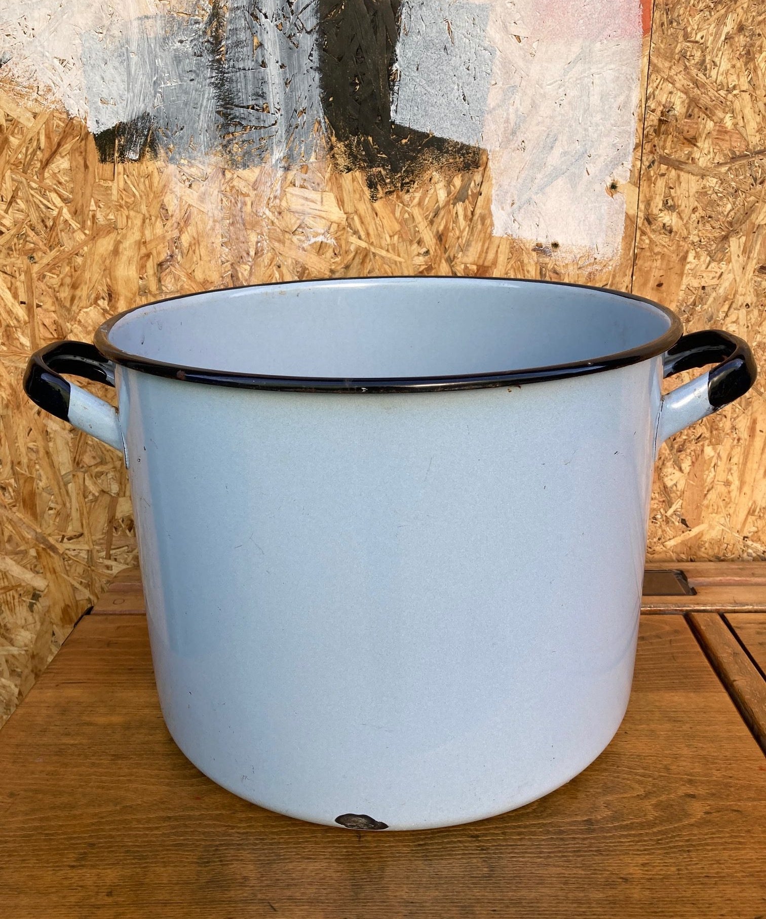 light-blue-round-enamel-maggie-1