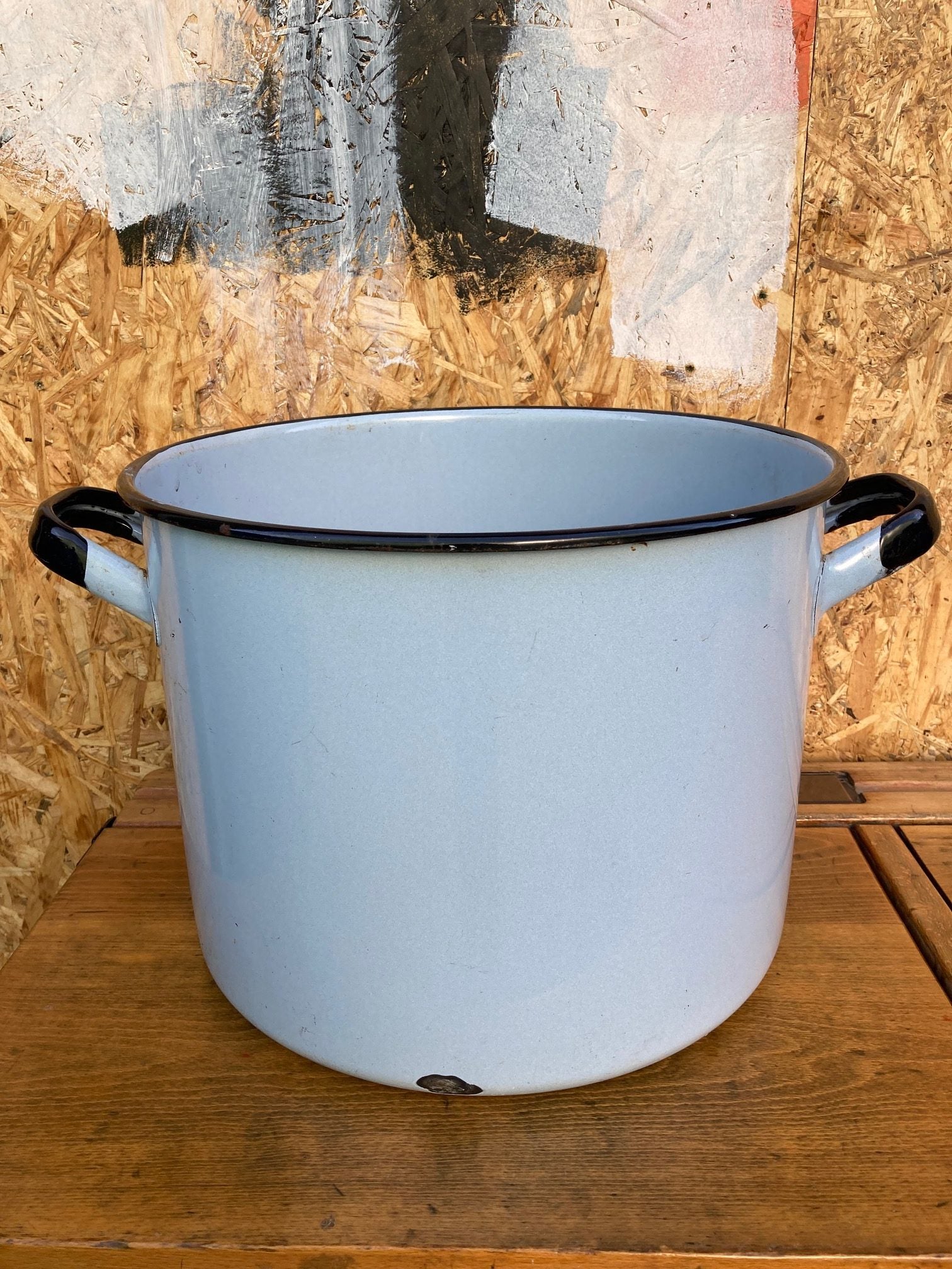 light-blue-round-enamel-maggie-1