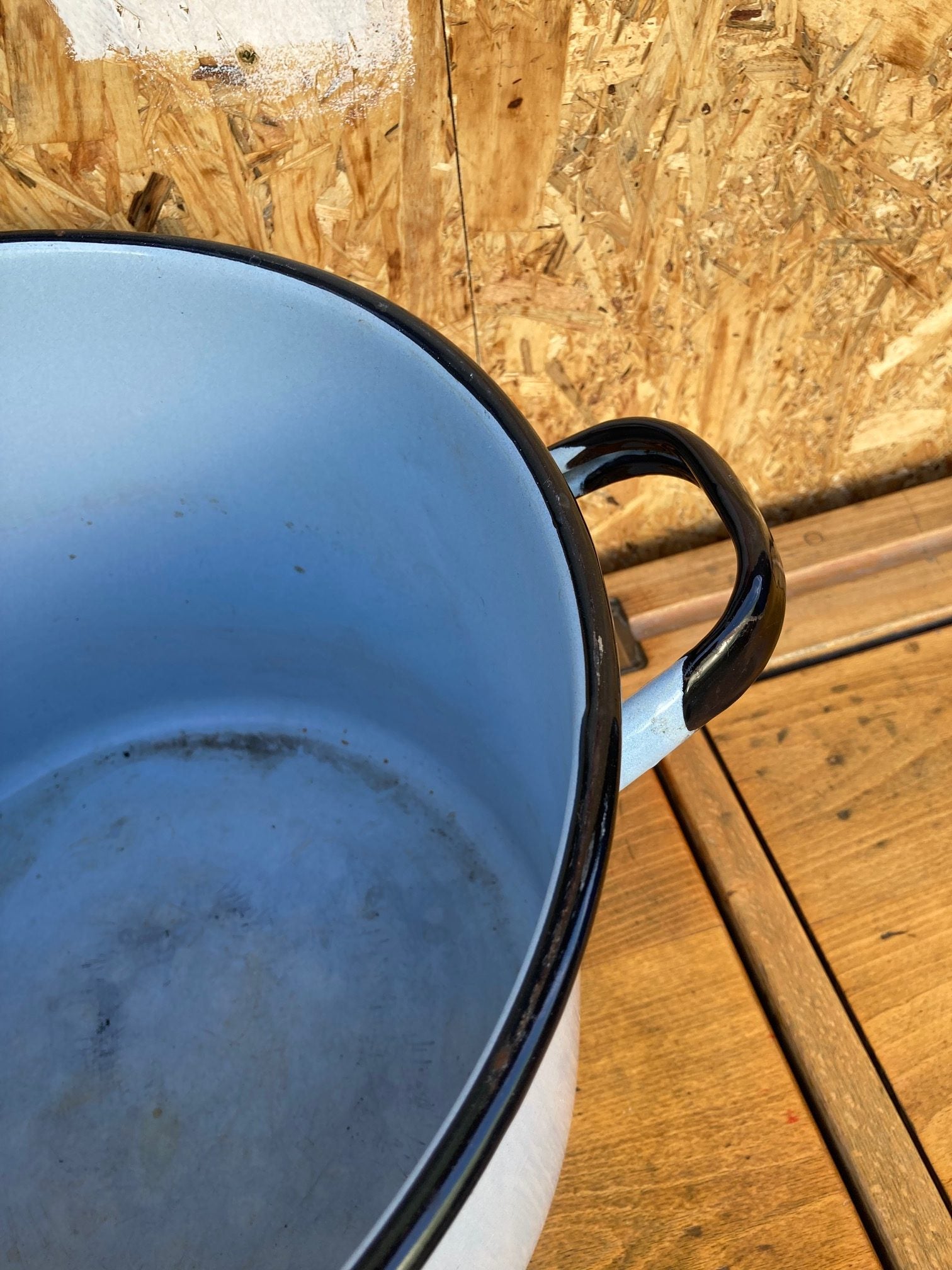 light-blue-round-enamel-maggie-3
