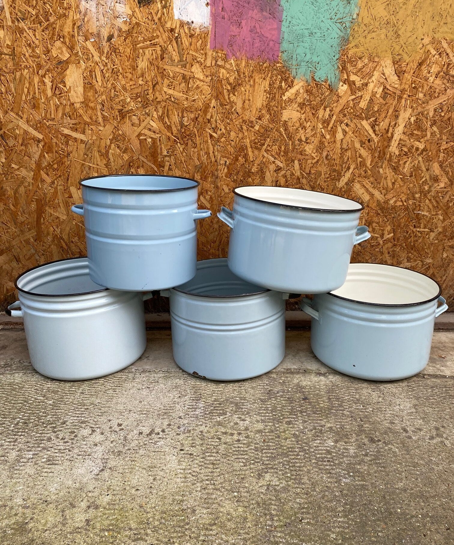 light-blue-round-enamel-pots-1
