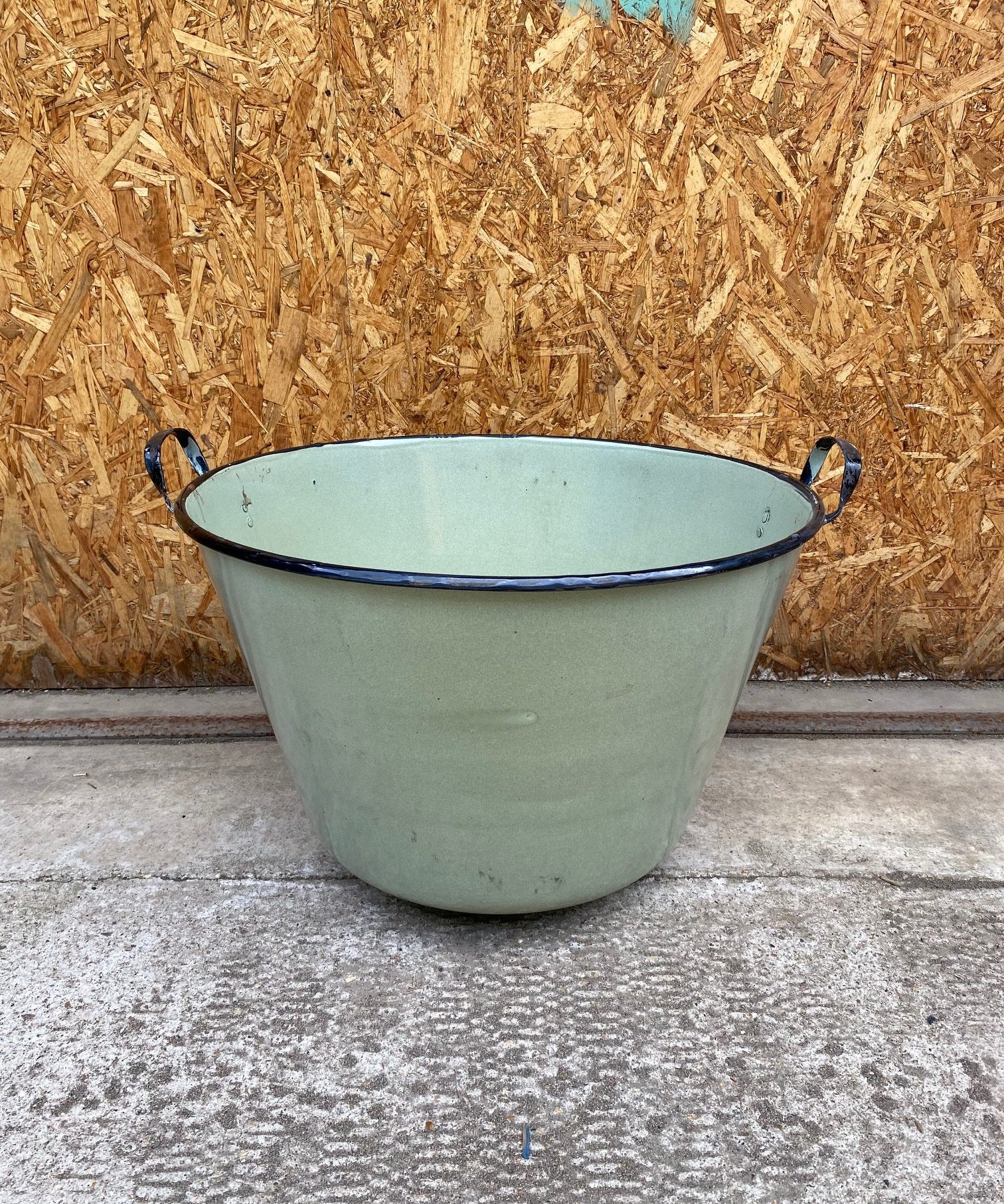 light-green-enamel-bucket-1