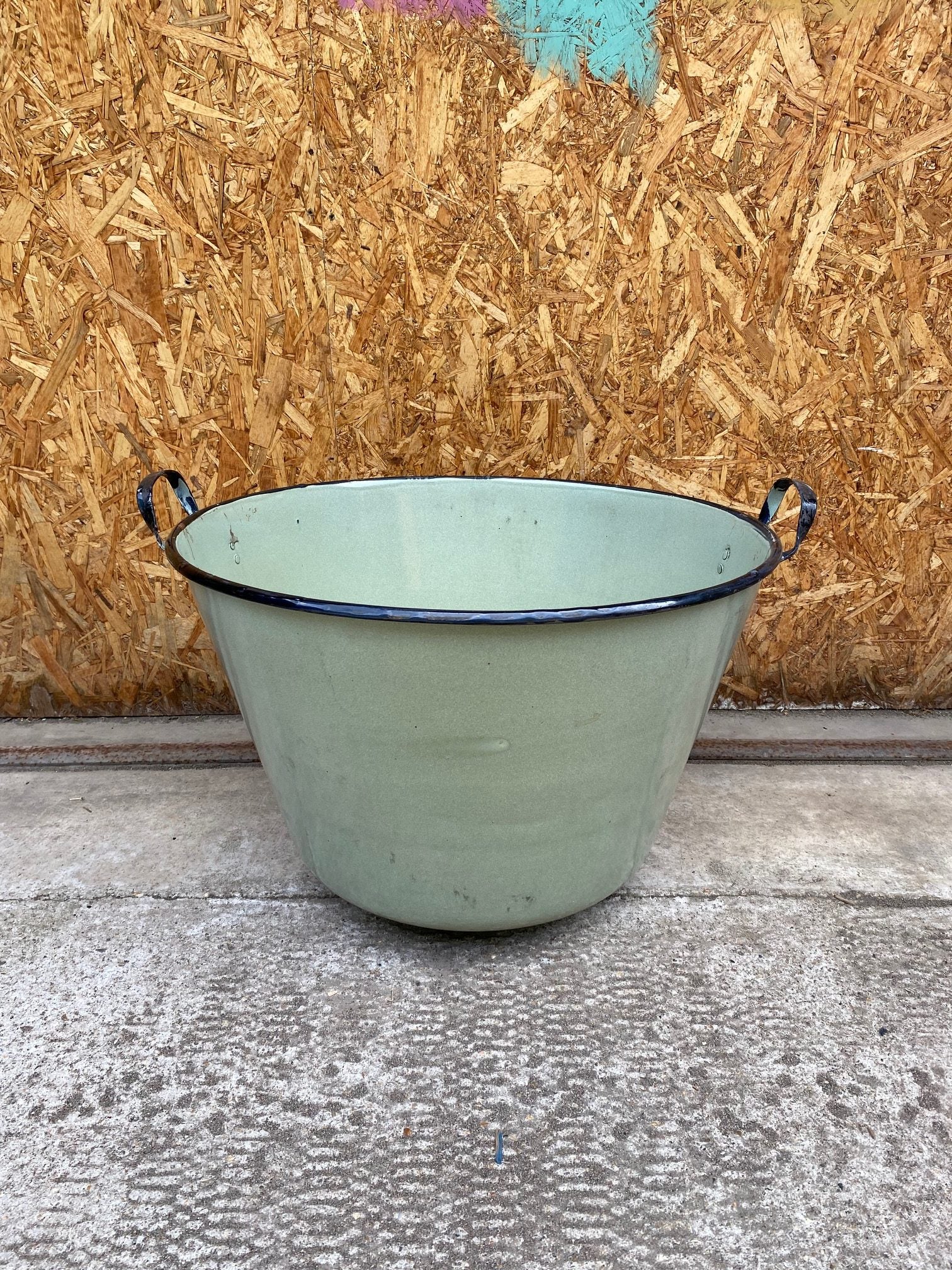light-green-enamel-bucket-1