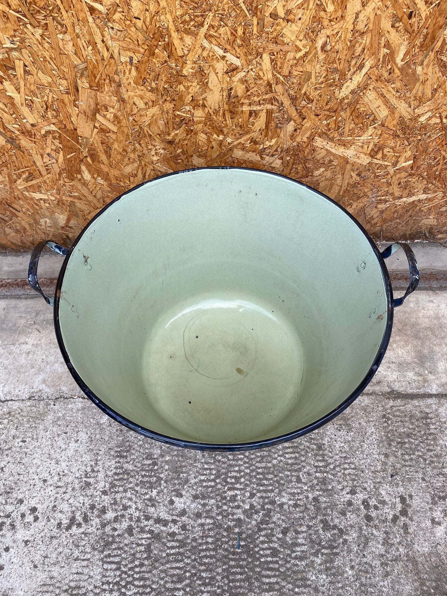 light-green-enamel-bucket-2