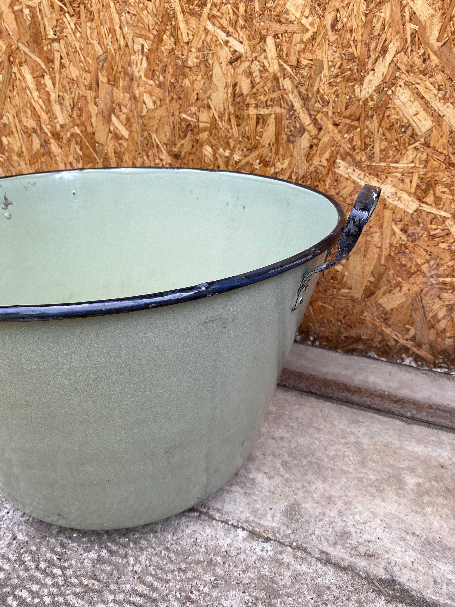 light-green-enamel-bucket-3