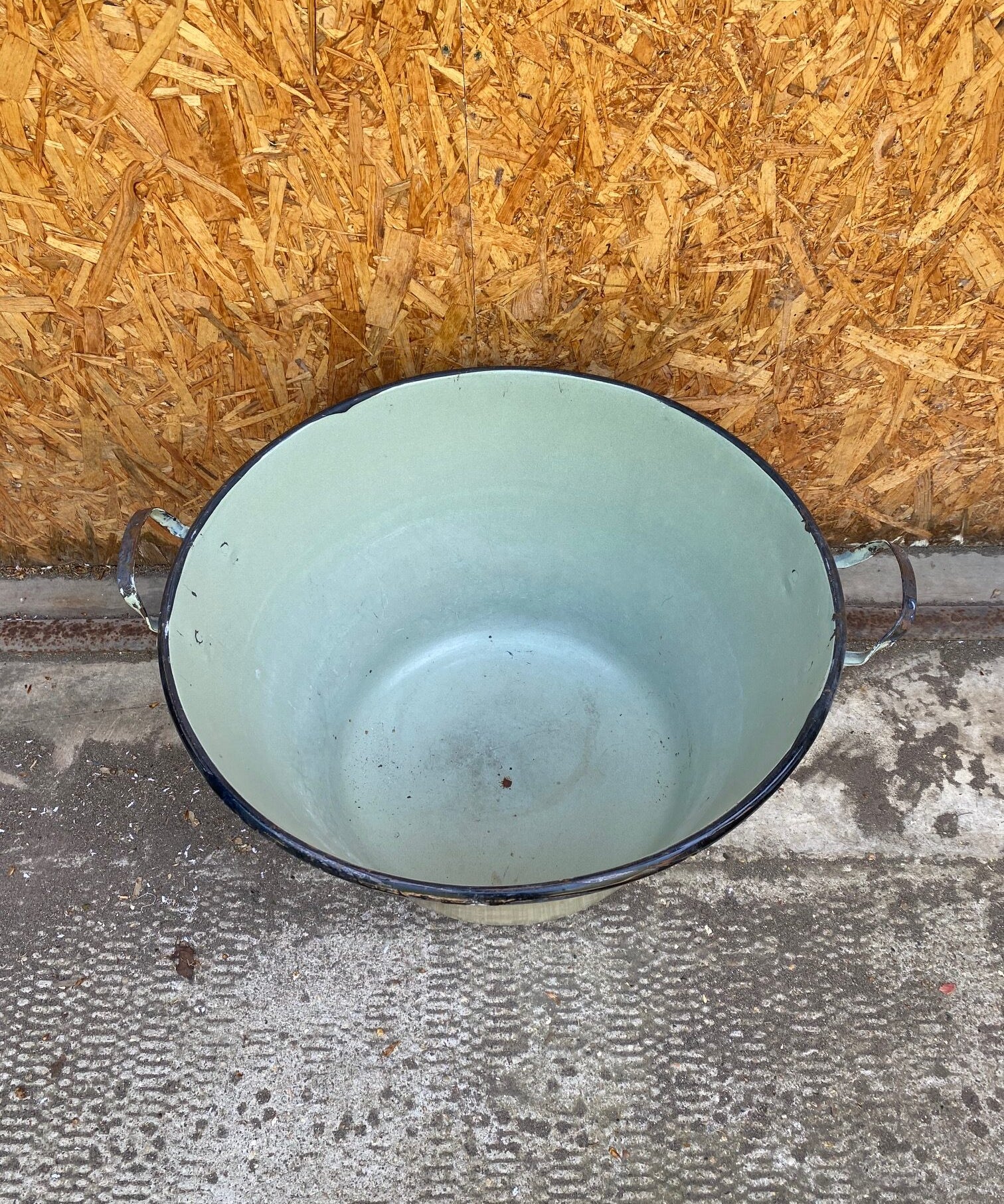 light-green-enamel-tub-2