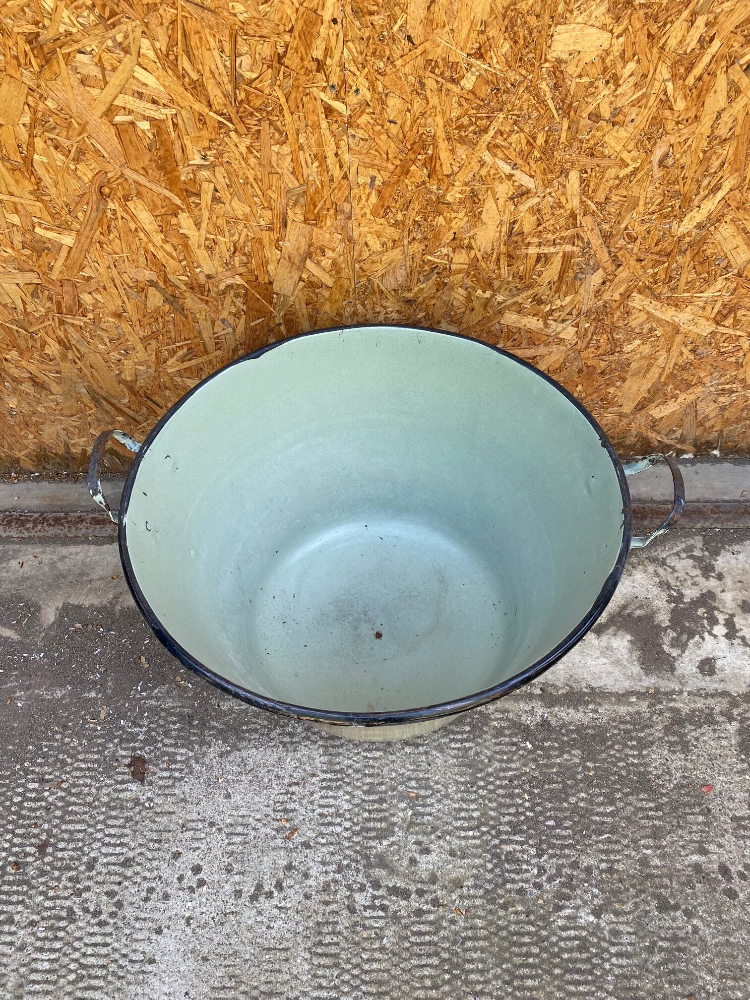 light-green-enamel-tub-2