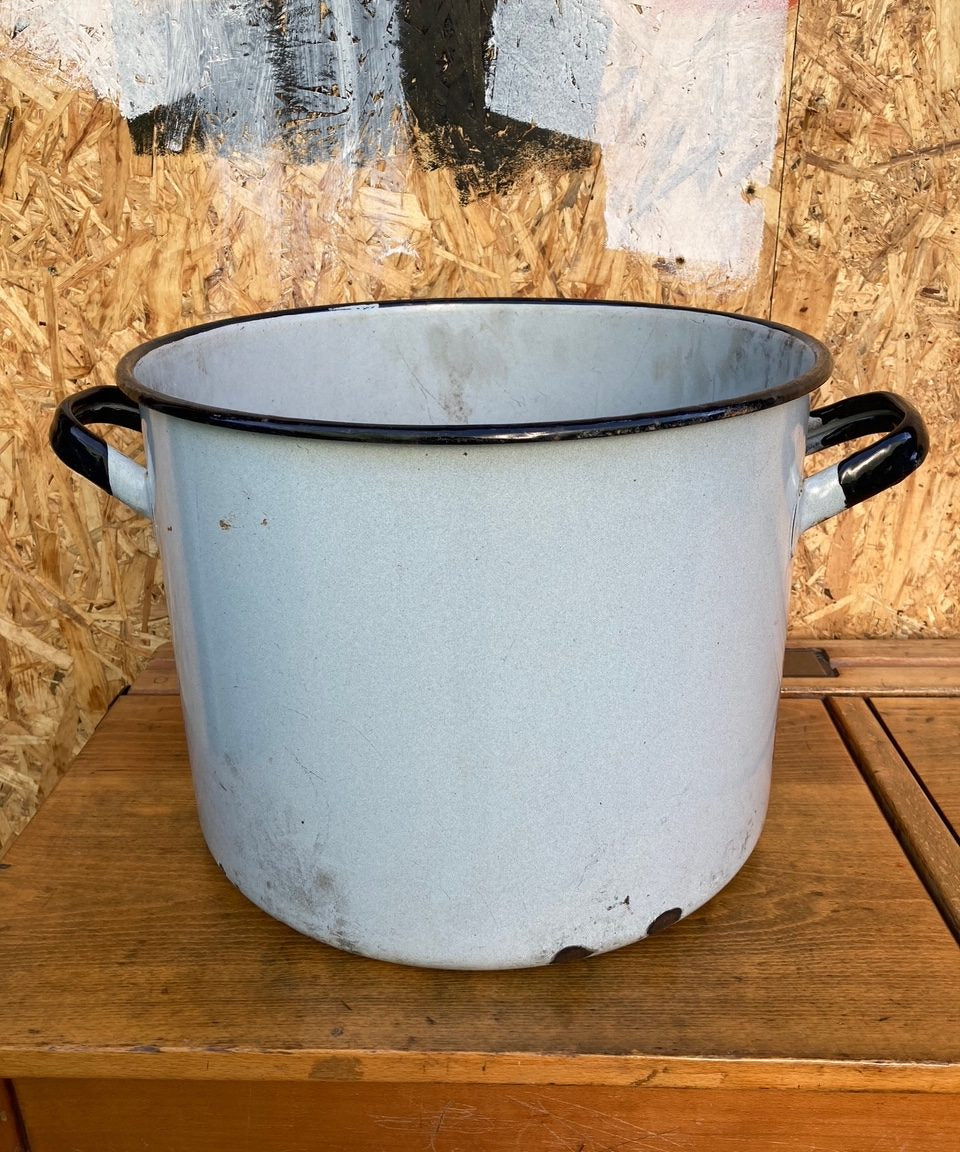 light-grey-round-enamel-maggie-1