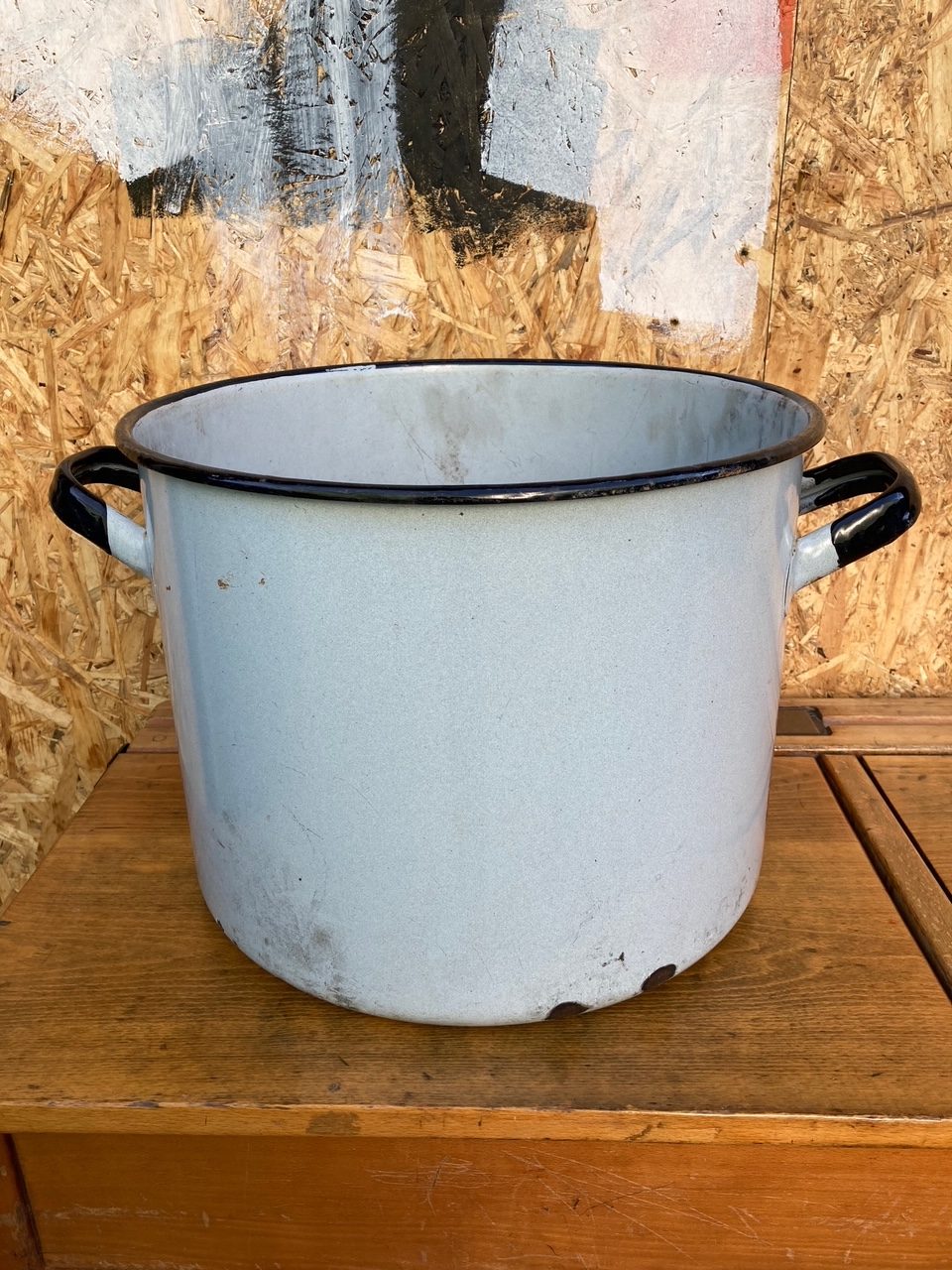 light-grey-round-enamel-maggie-1