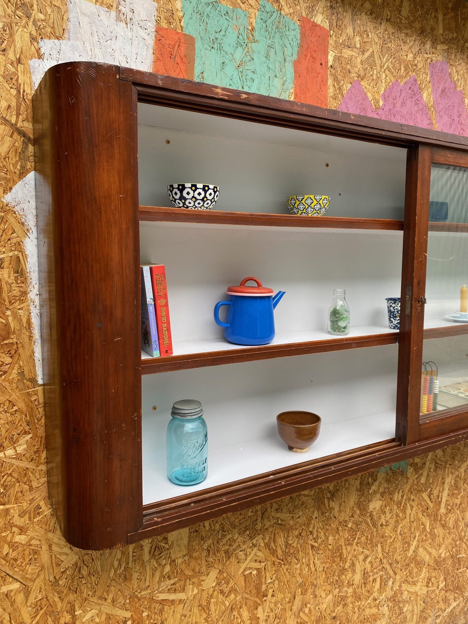 long-glass-cabinet-11