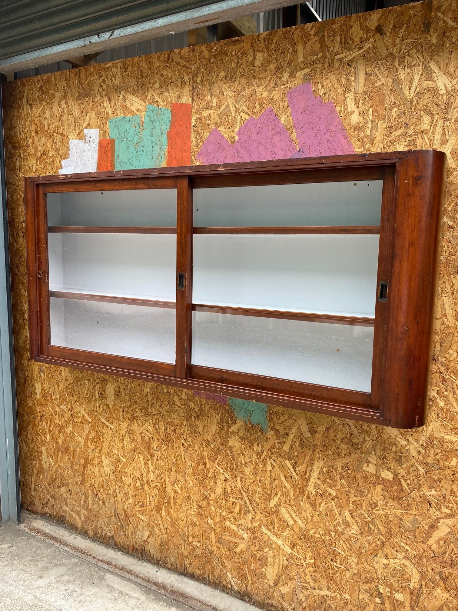 long-glass-cabinet-1