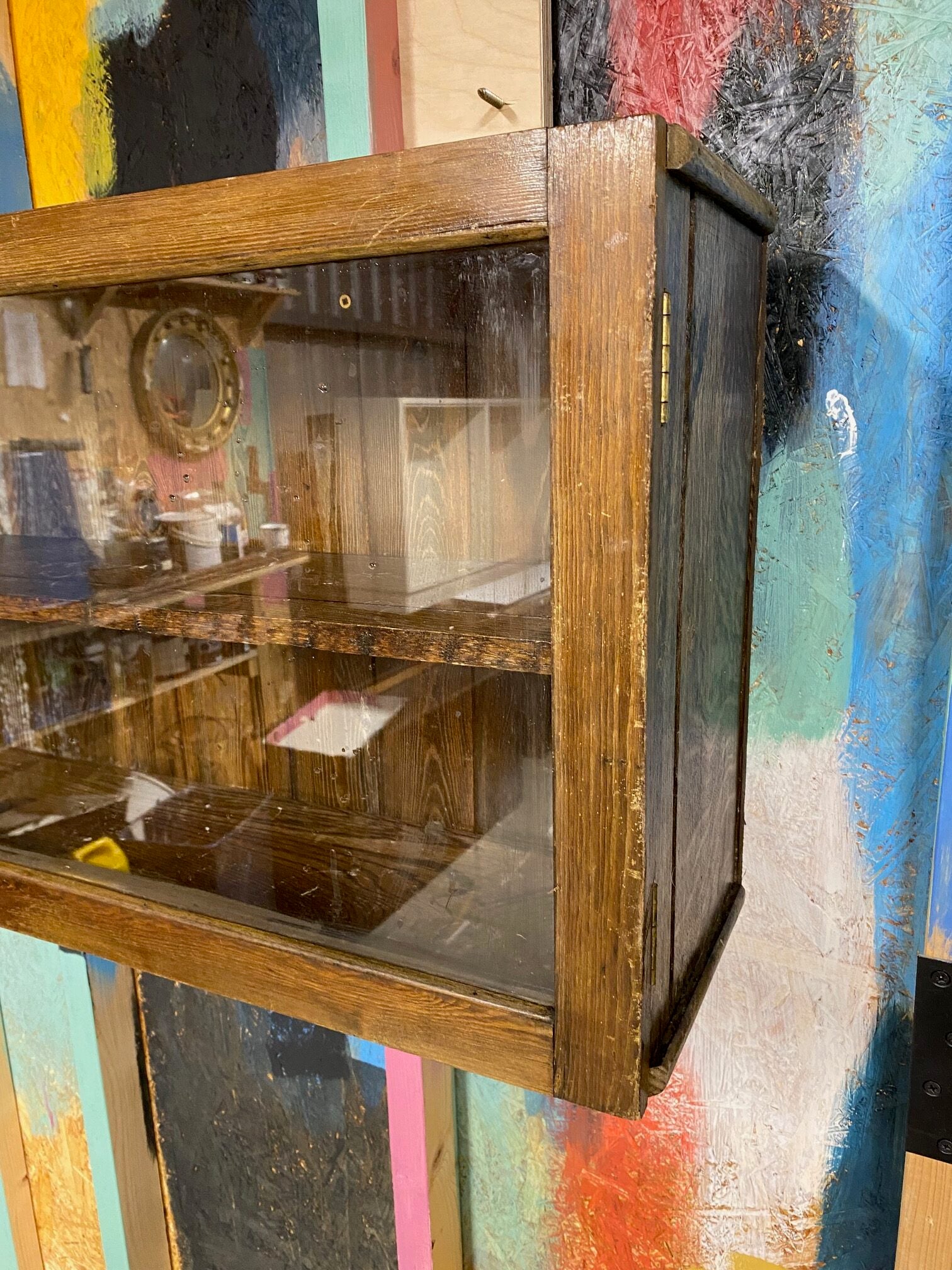 long-glass-cabinet-22