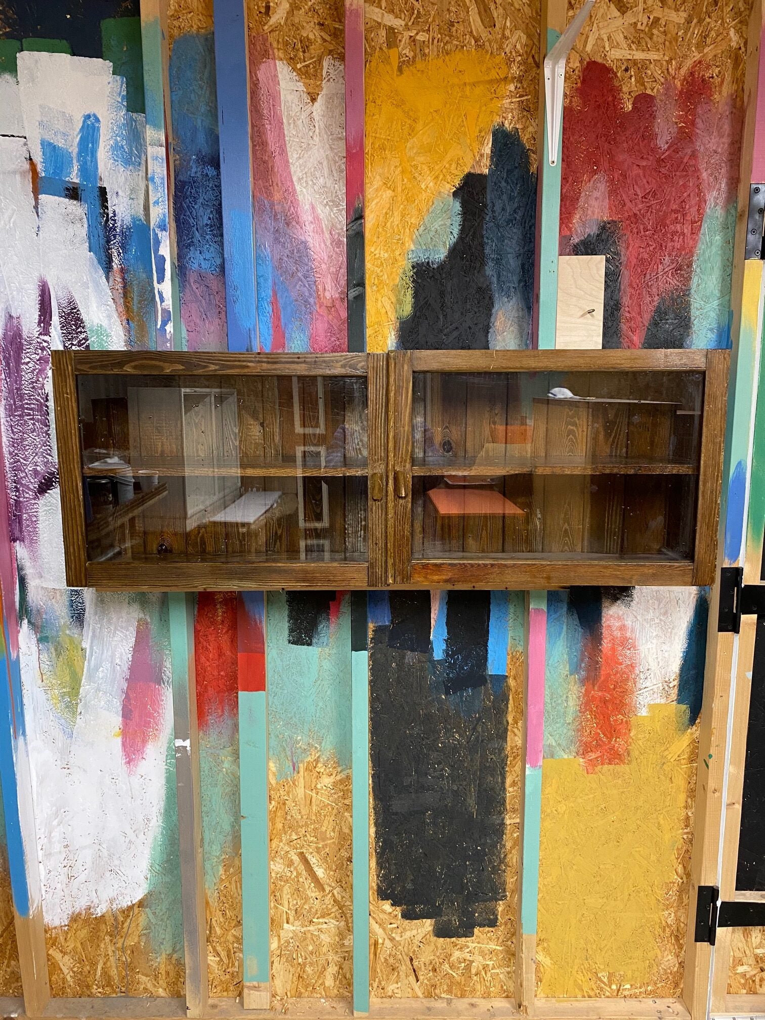 long-glass-cabinet-24