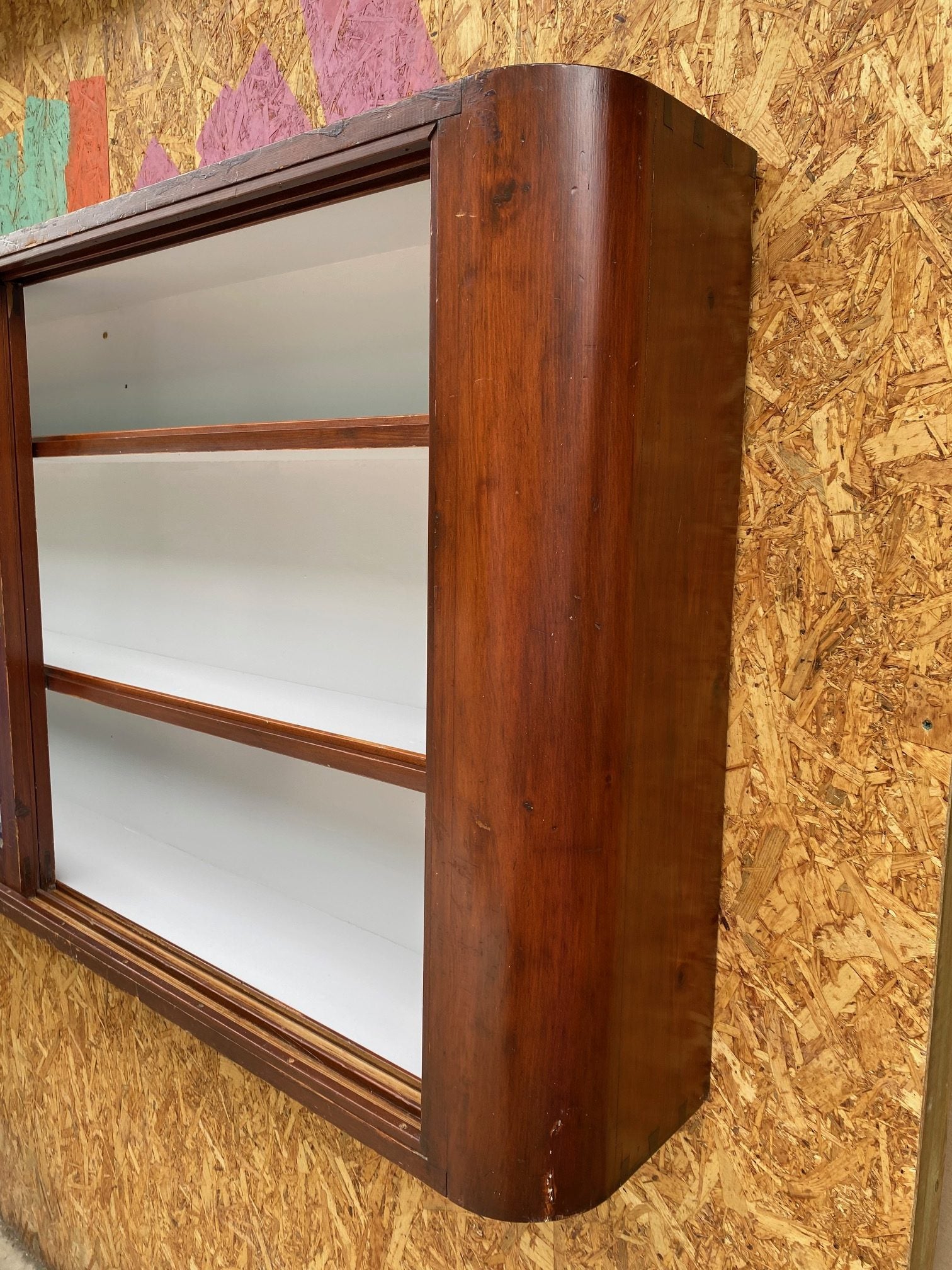 long-glass-cabinet-4