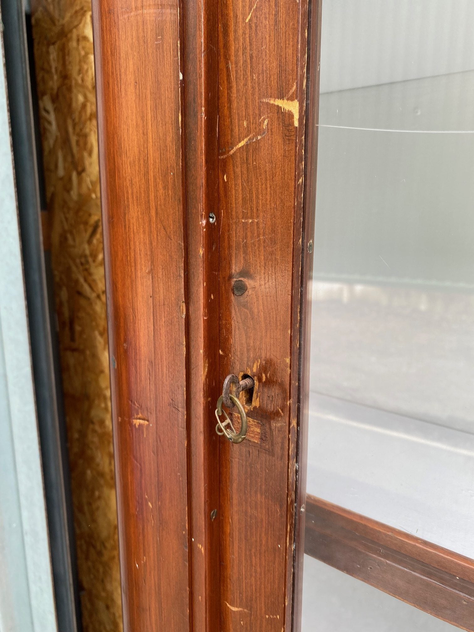 long-glass-cabinet-6