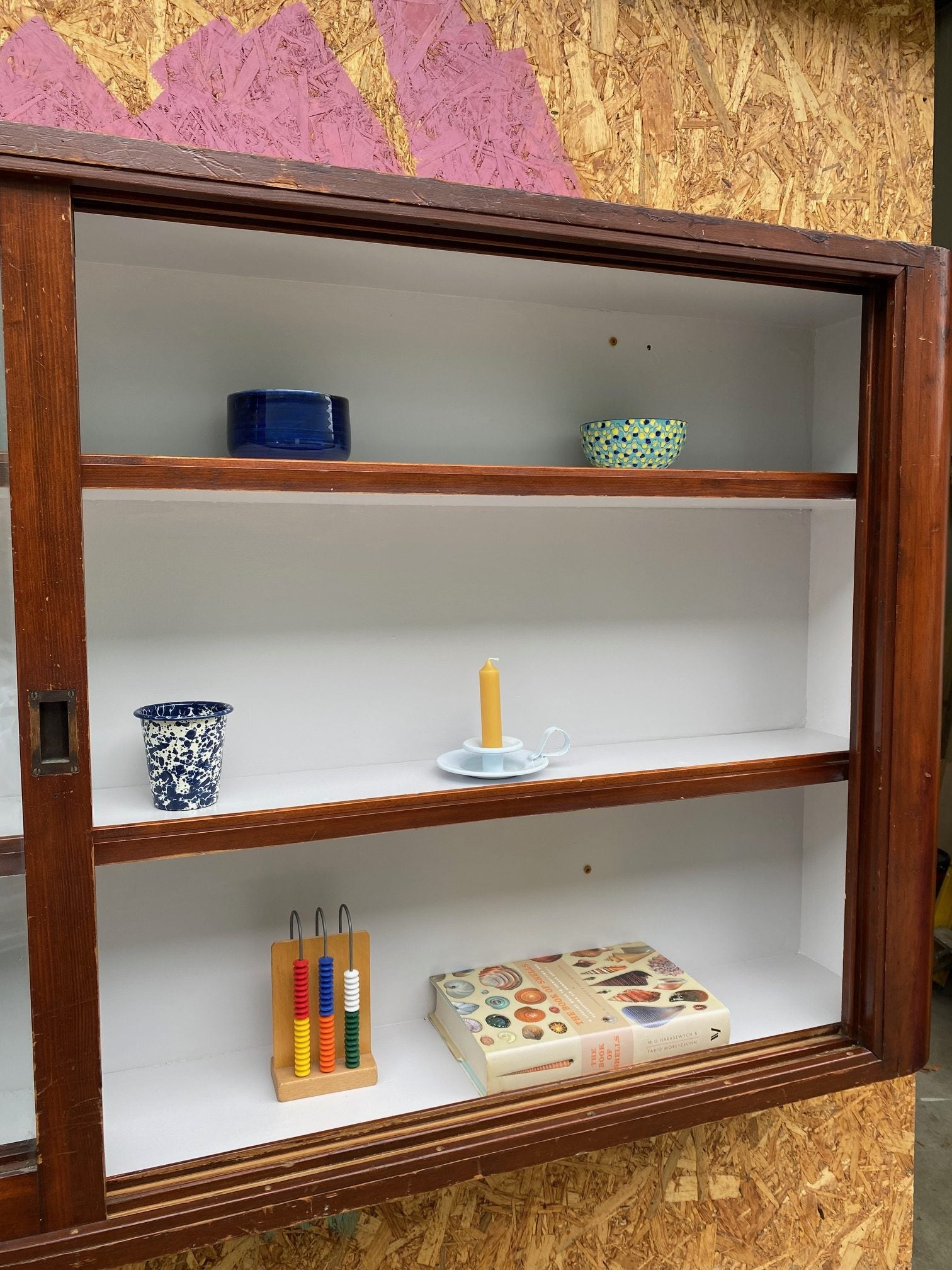 long-glass-cabinet-9