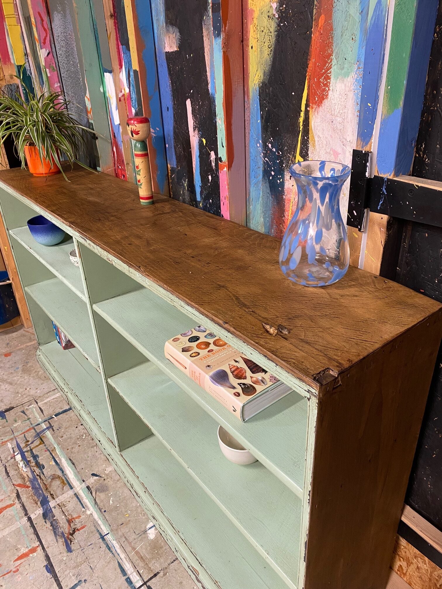 long-green-shelving-unit-