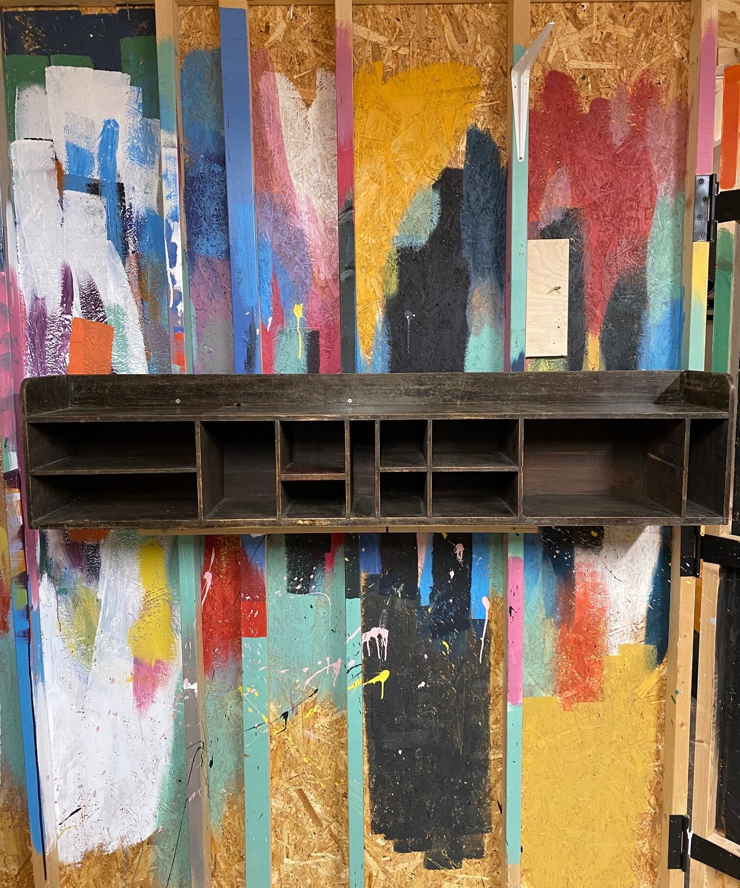 long-wooden-shelf-1