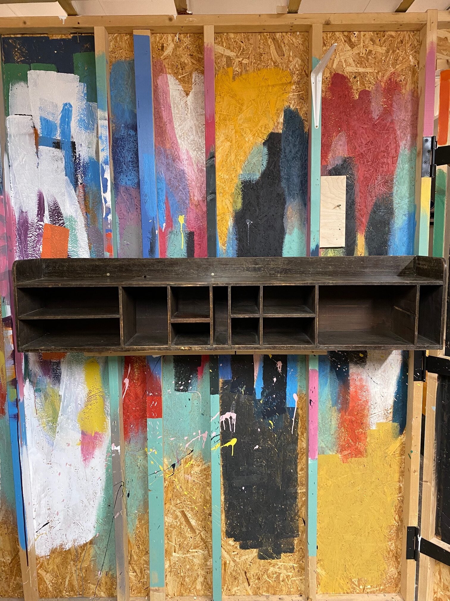 long-wooden-shelf-1