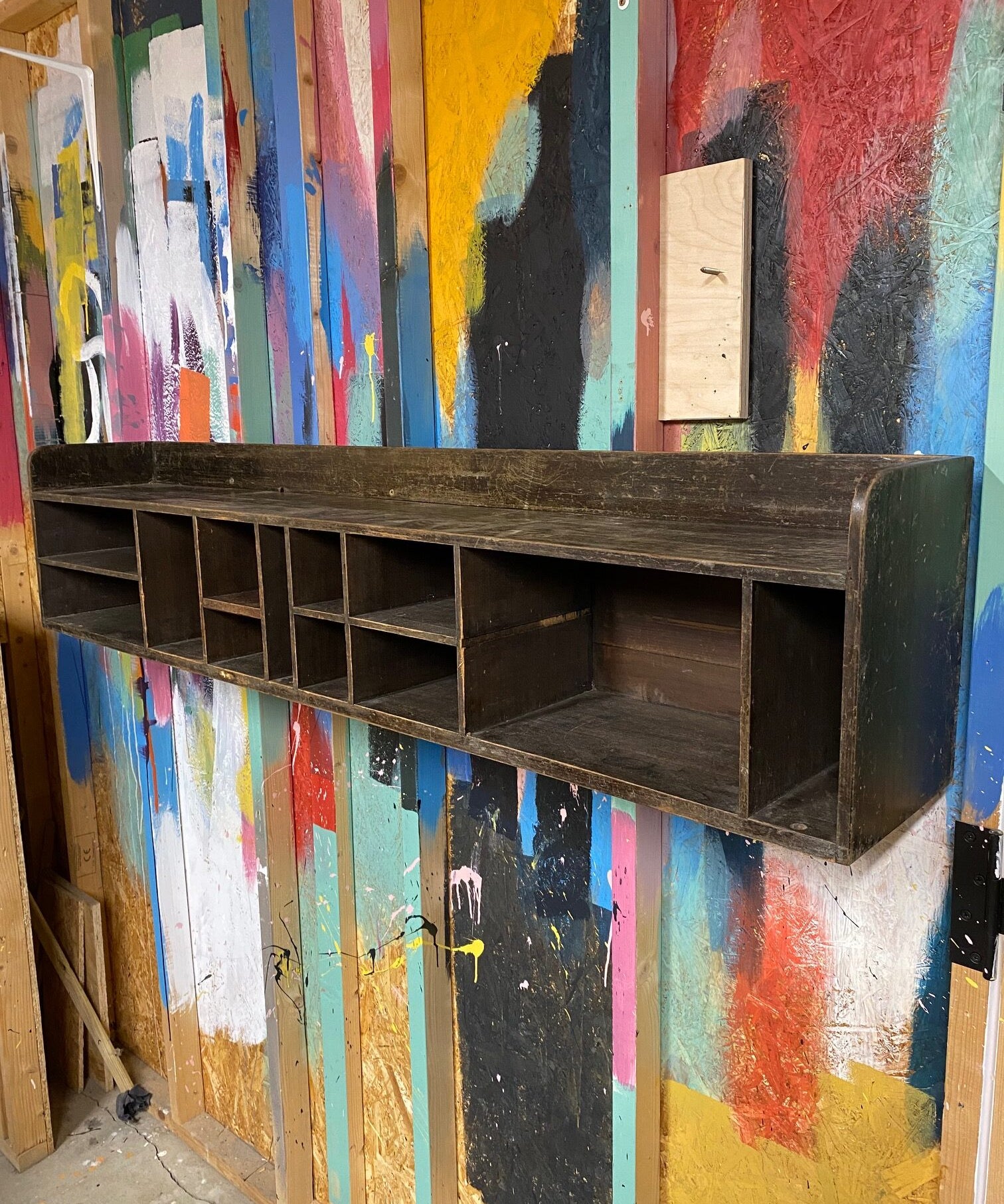 long-wooden-shelf-5