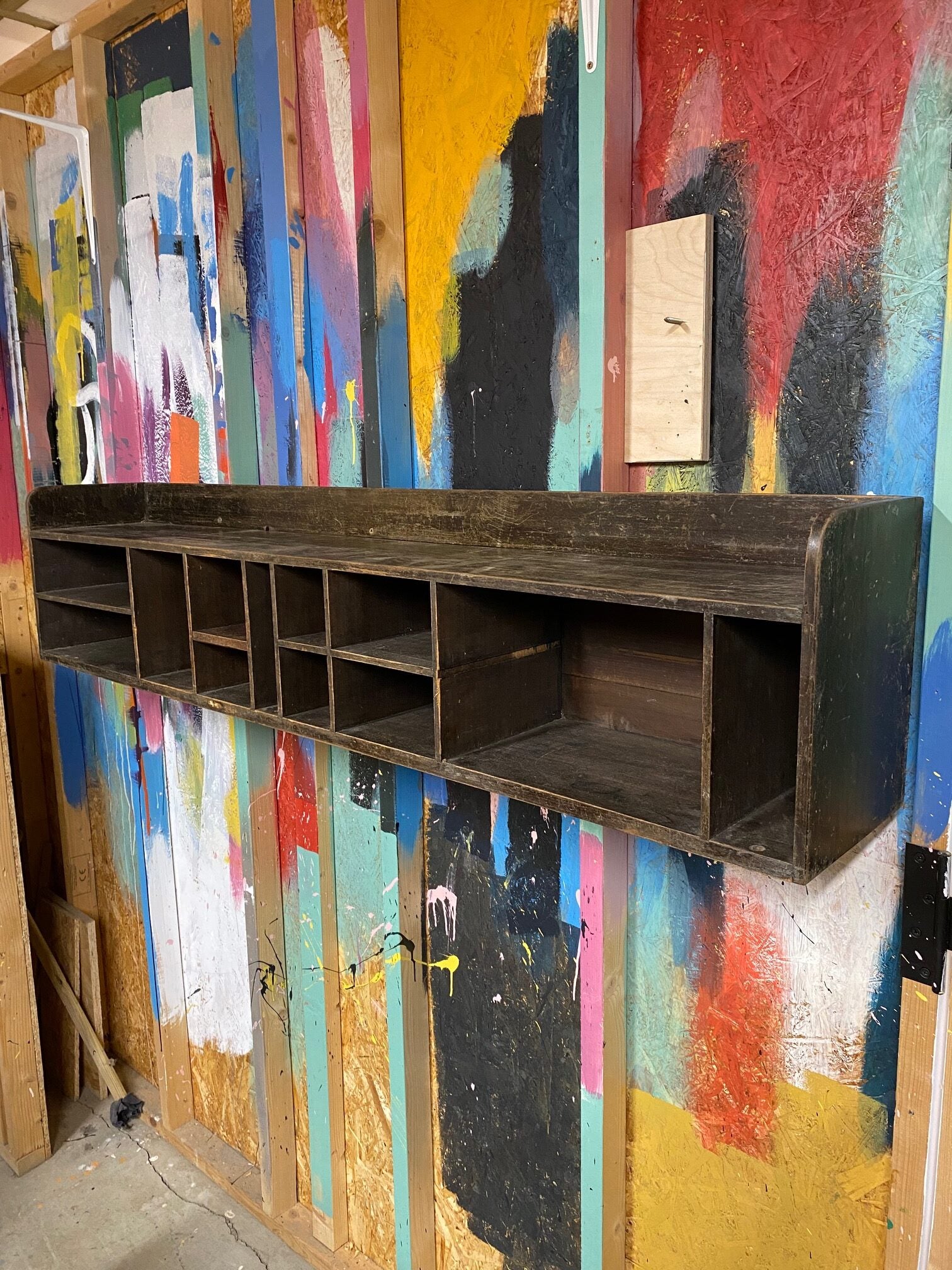 long-wooden-shelf-5