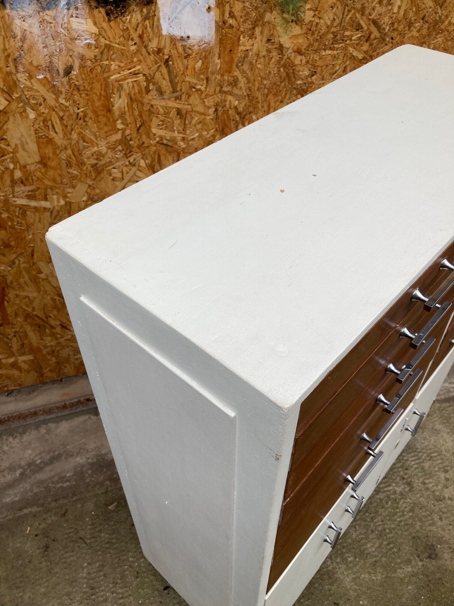 medical-cabinet-10