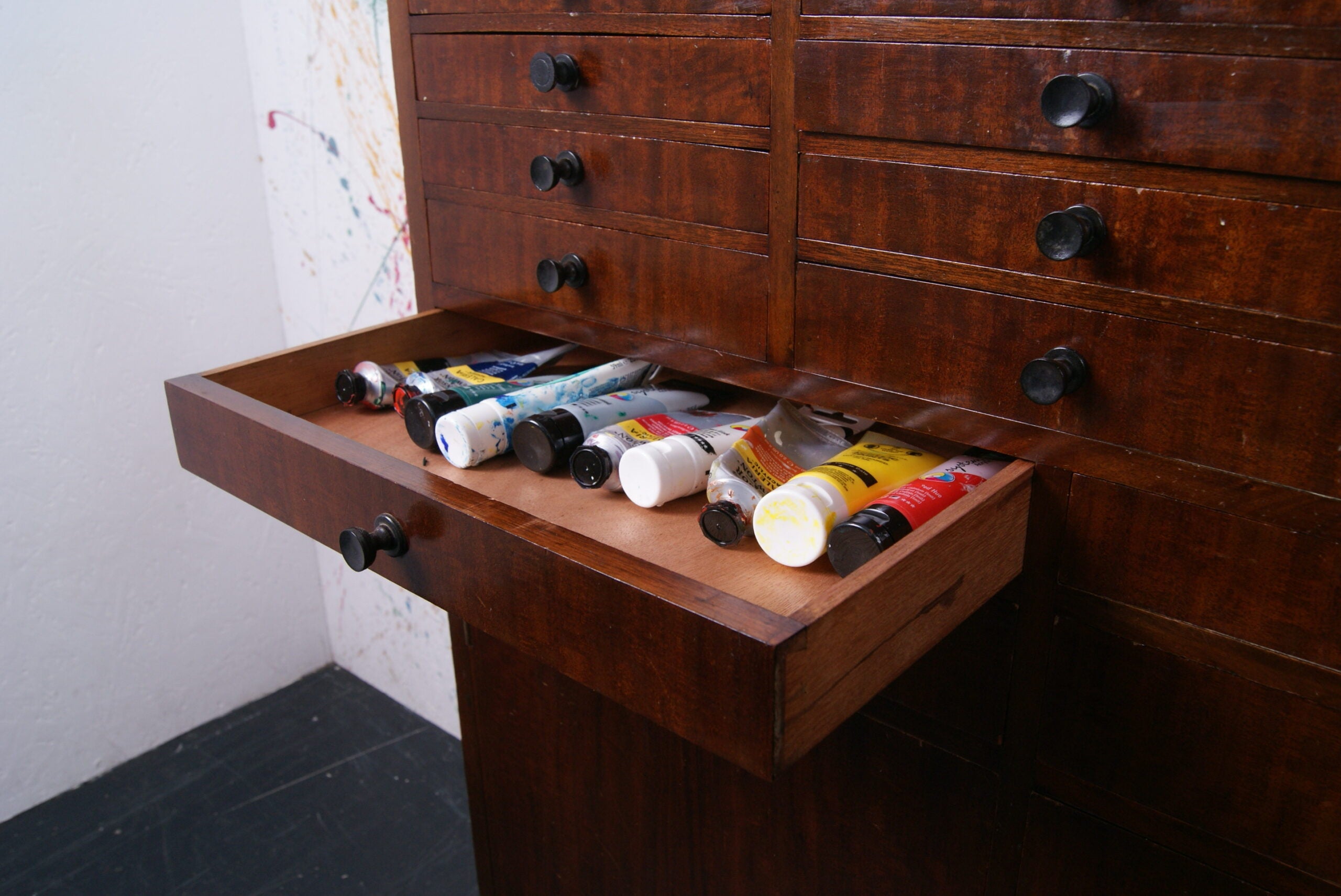 medical-cabinet-28