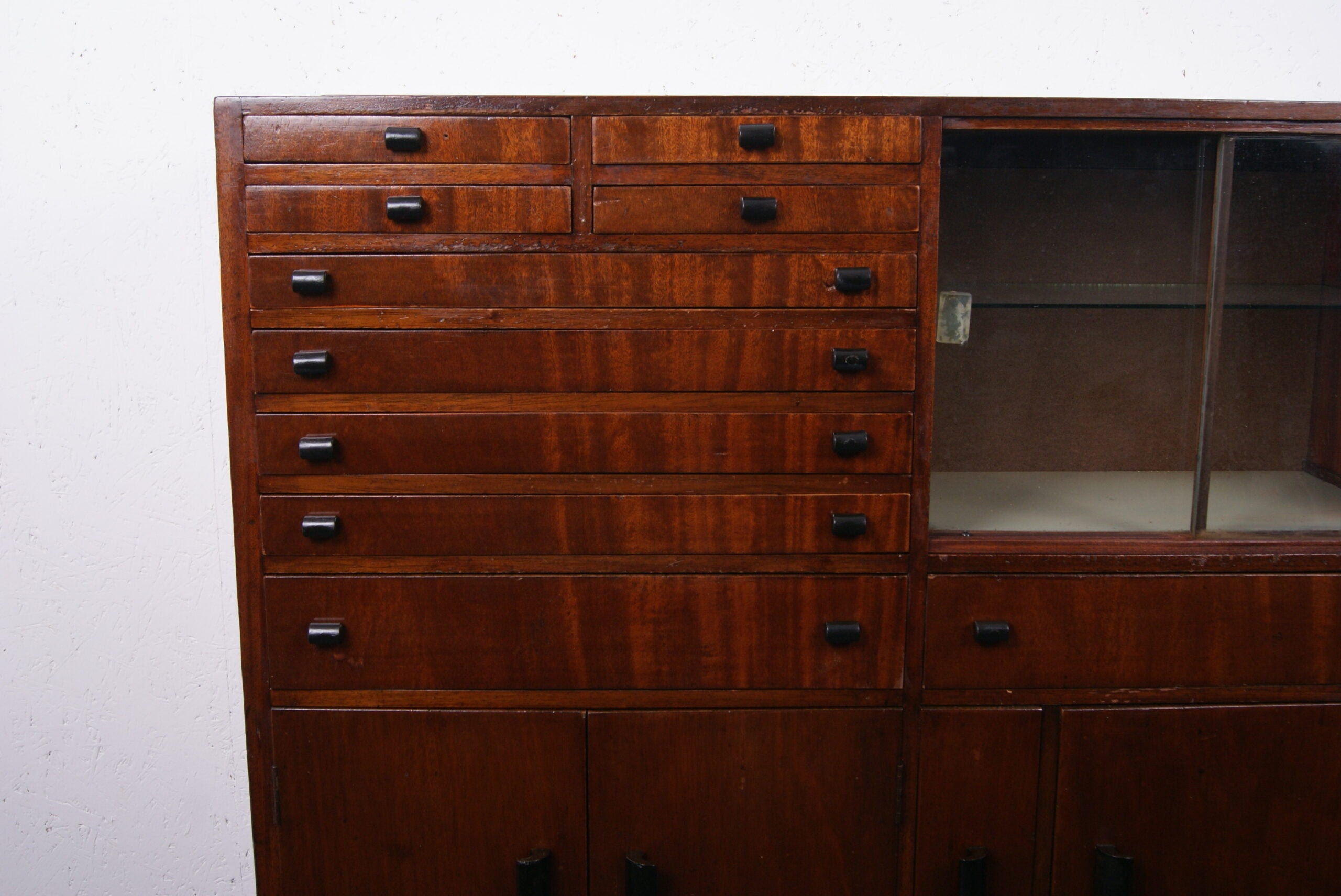 medical-cabinet-50