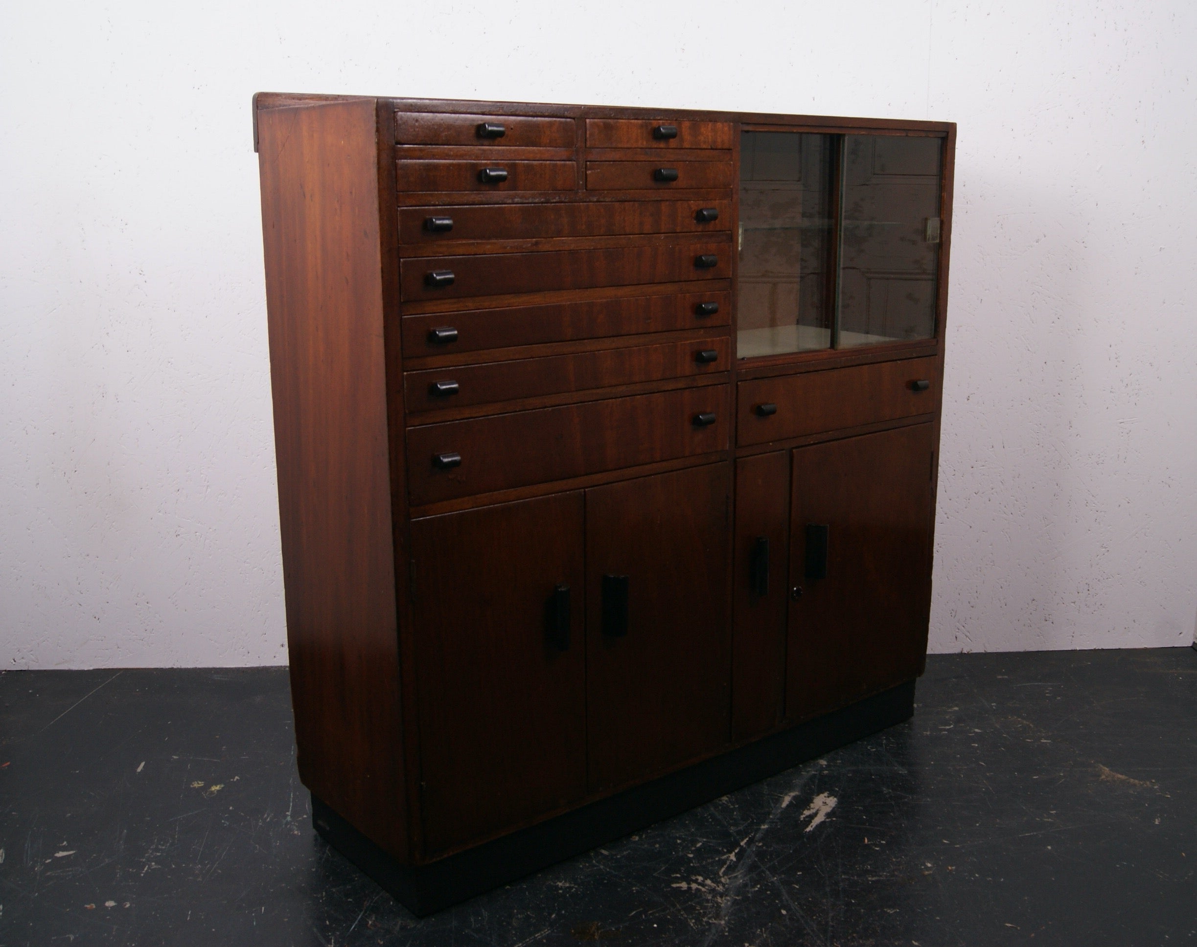 medical-cabinet-51