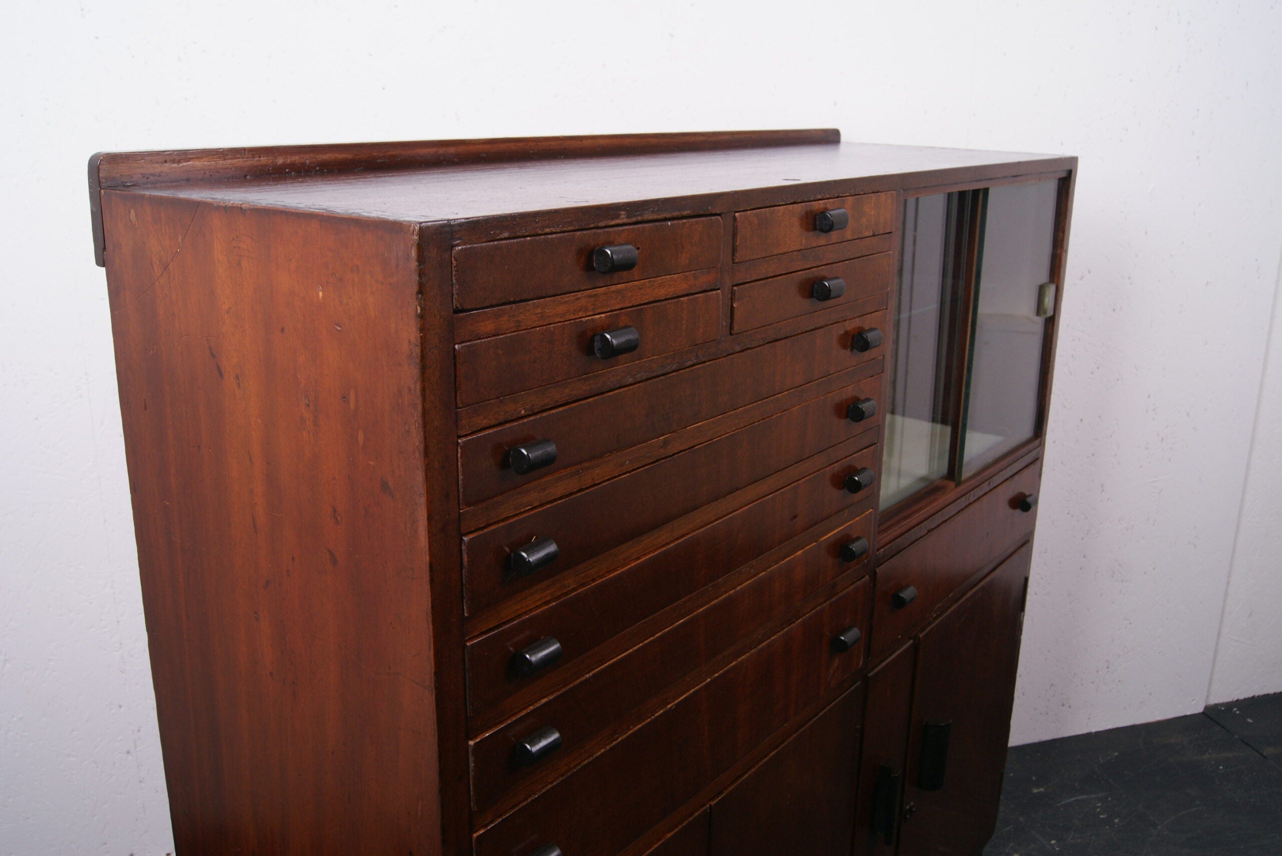 medical-cabinet-52