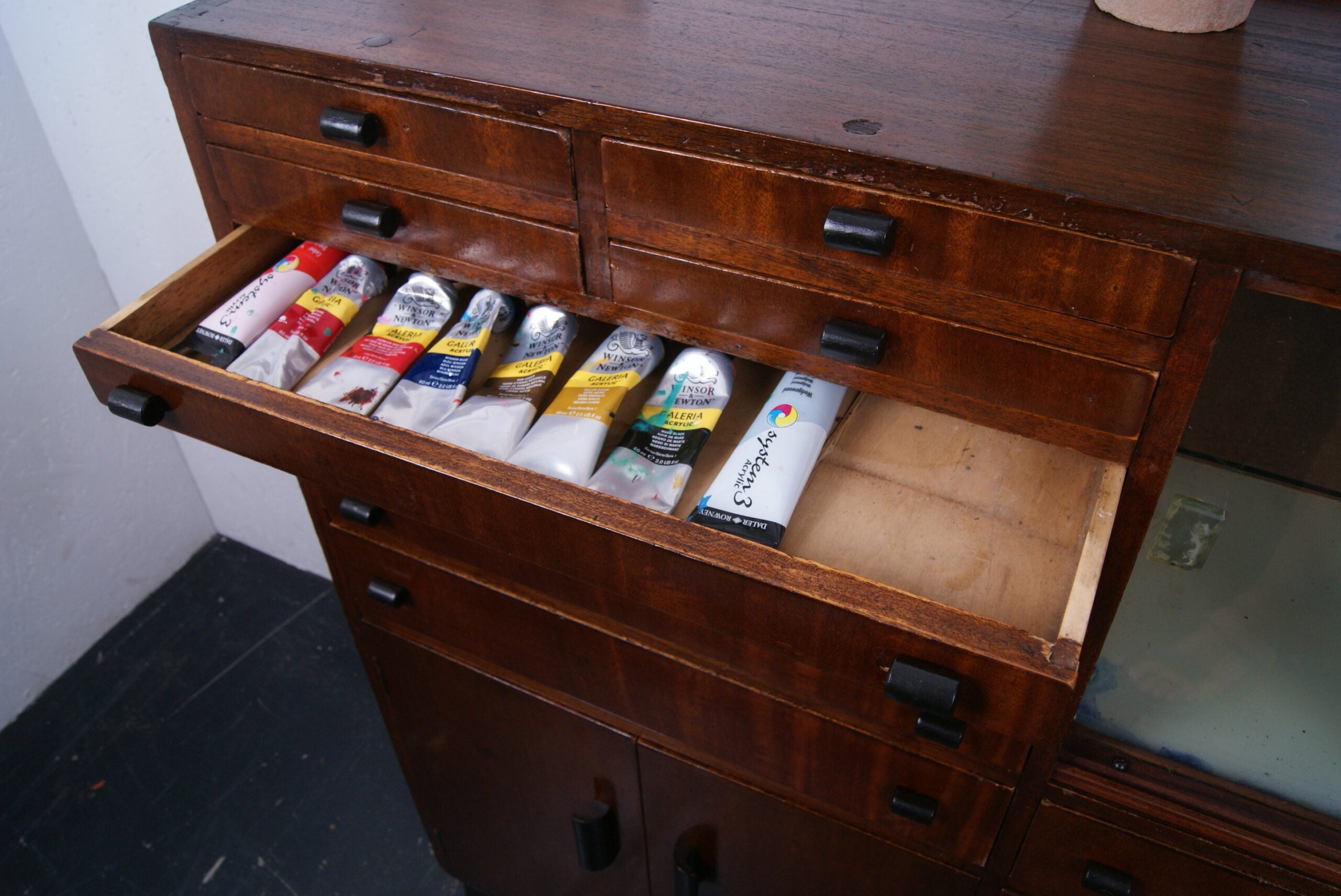 medical-cabinet-54