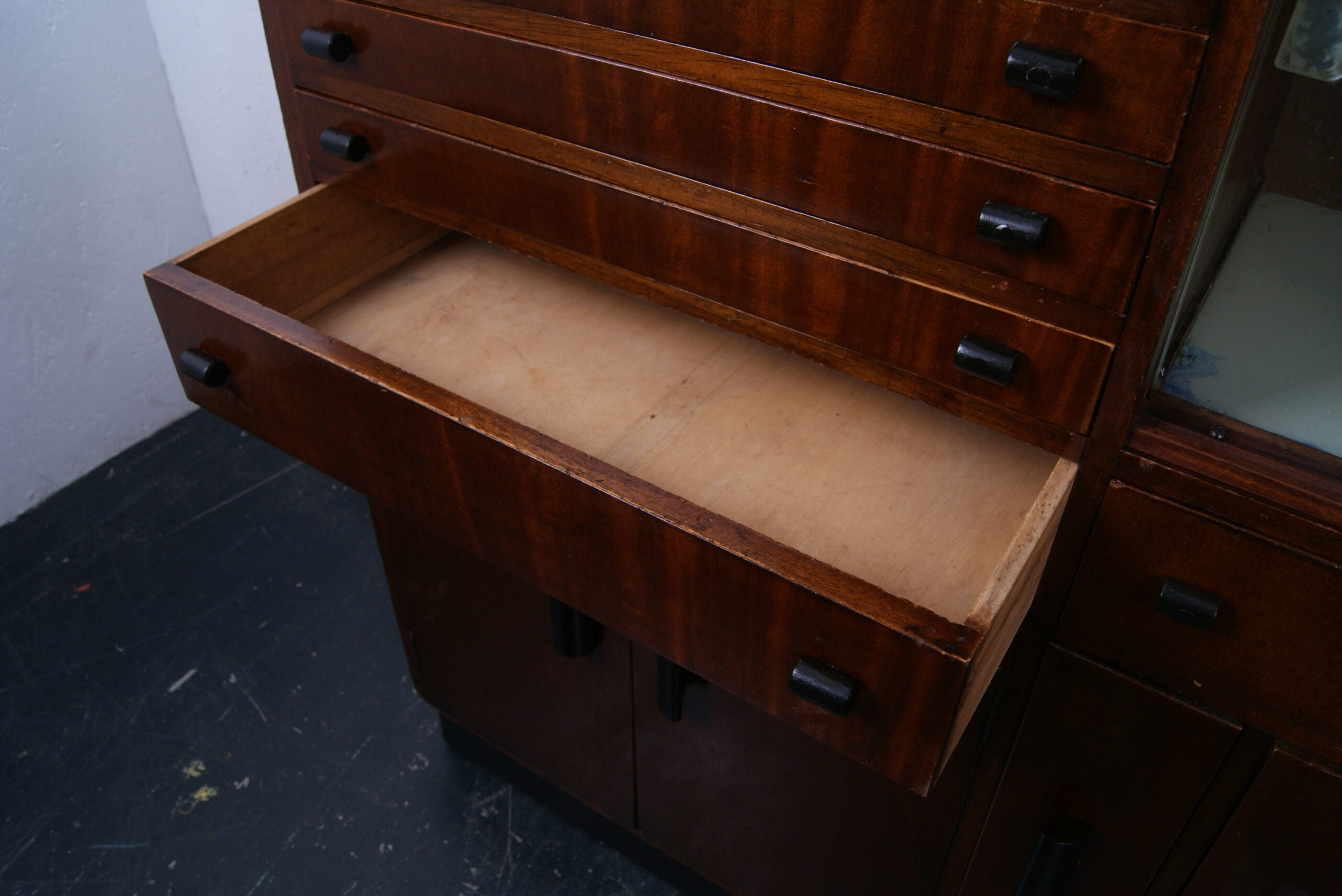 medical-cabinet-56