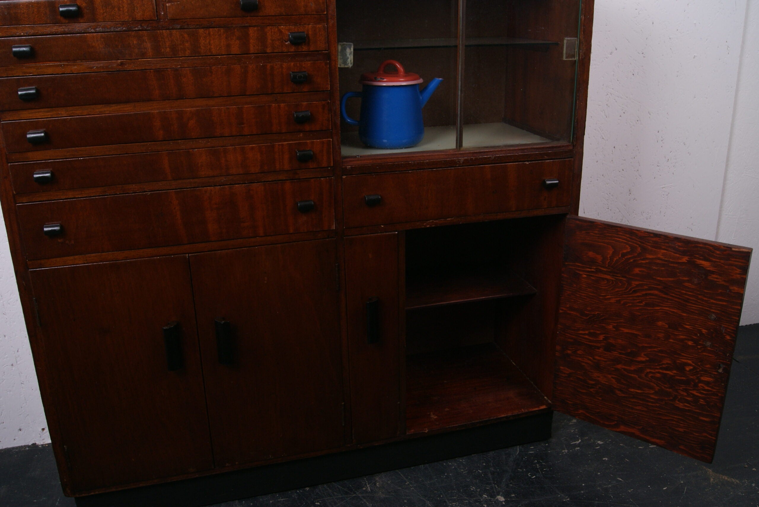 medical-cabinet-58