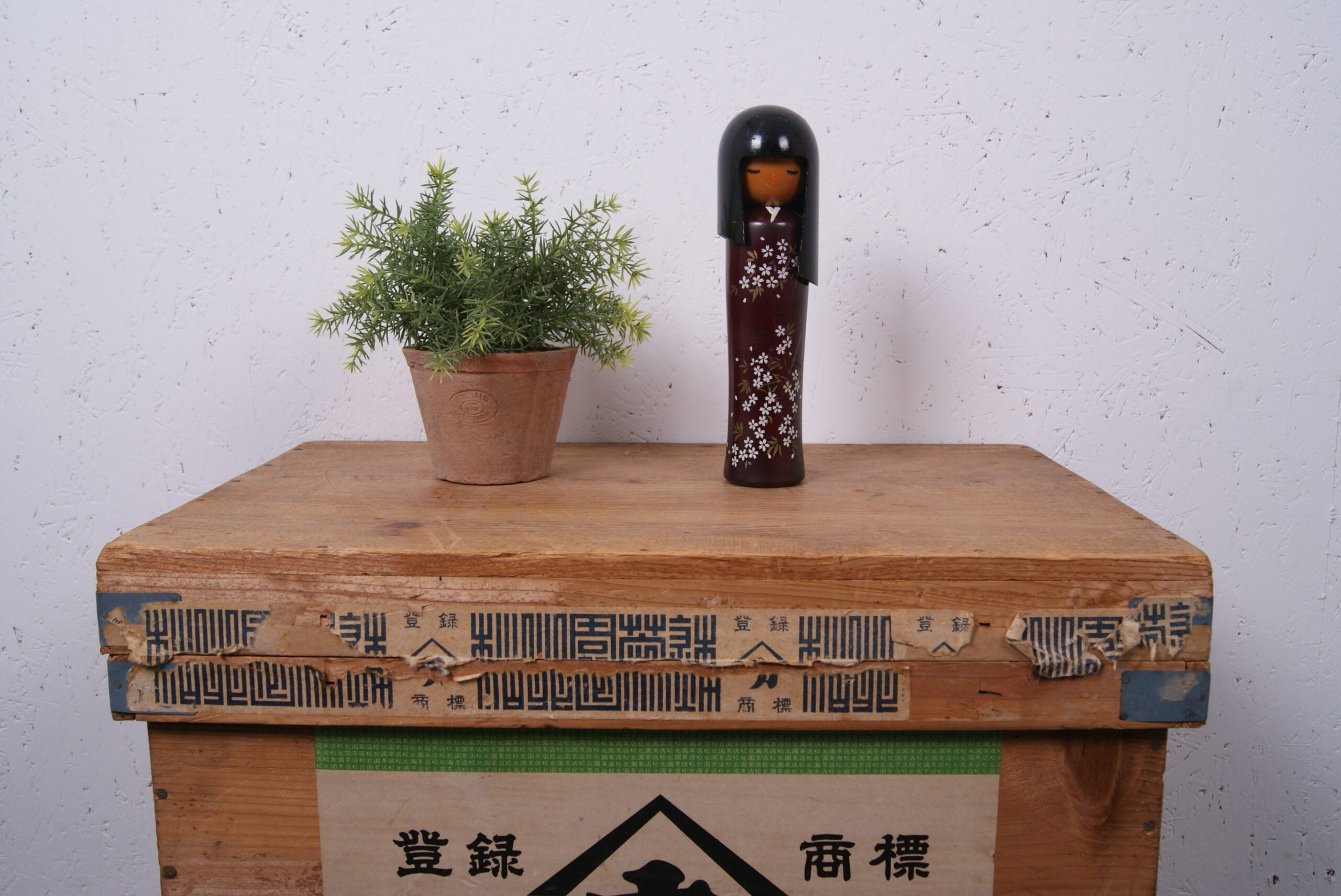 medium-creative-kokeshi-doll-1