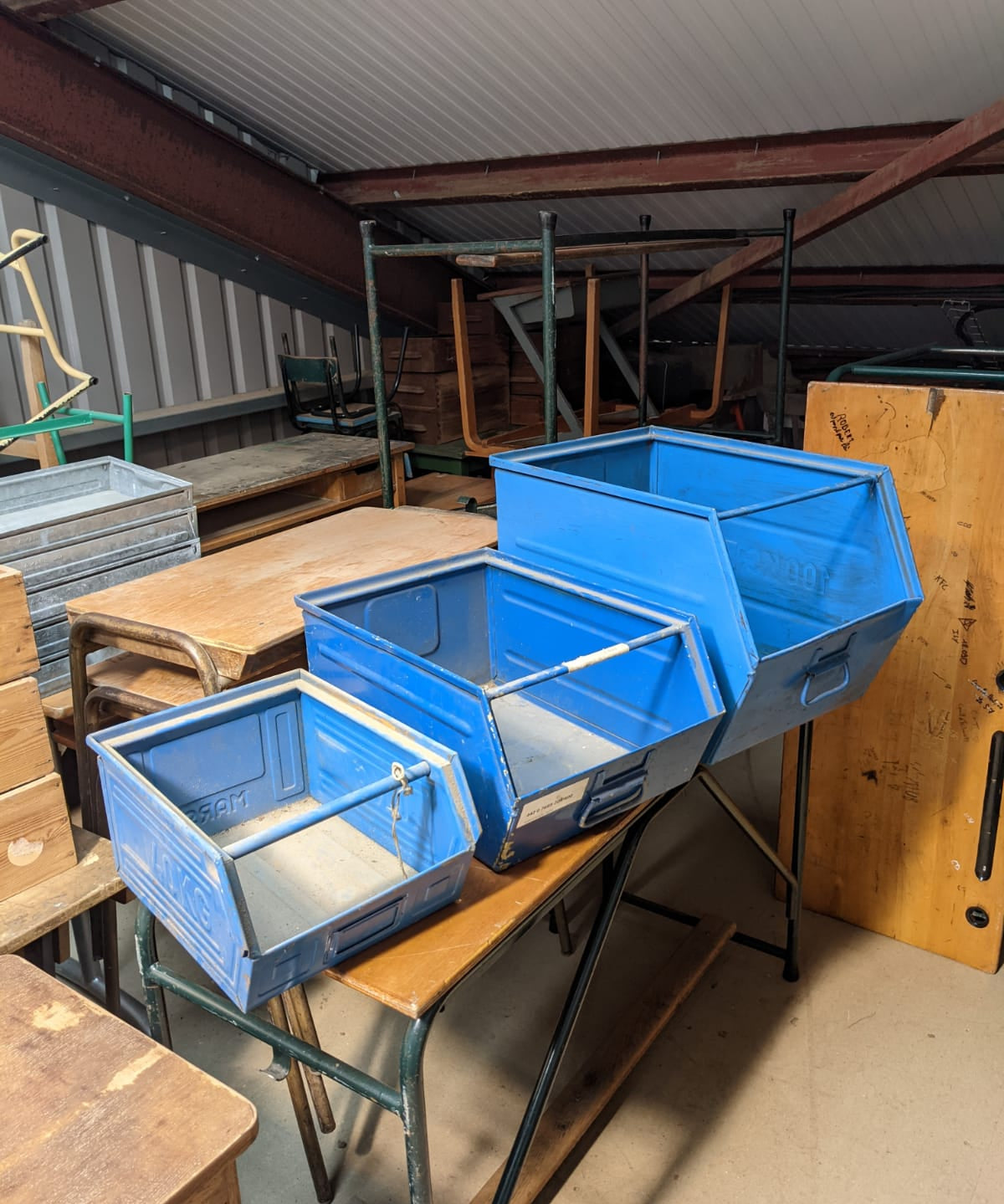 metal-blue-crate